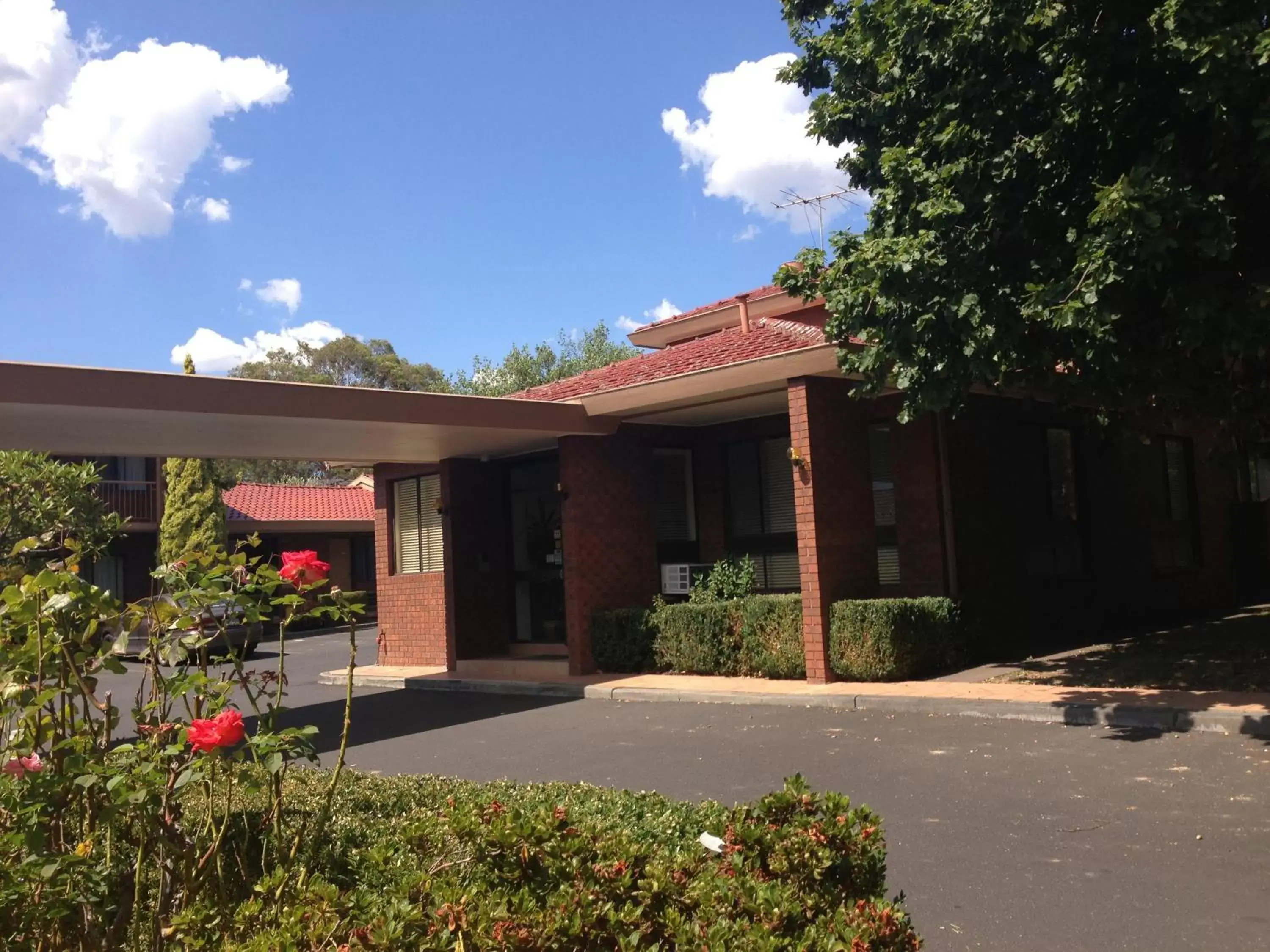 Facade/entrance, Property Building in Nunawading Motor Inn