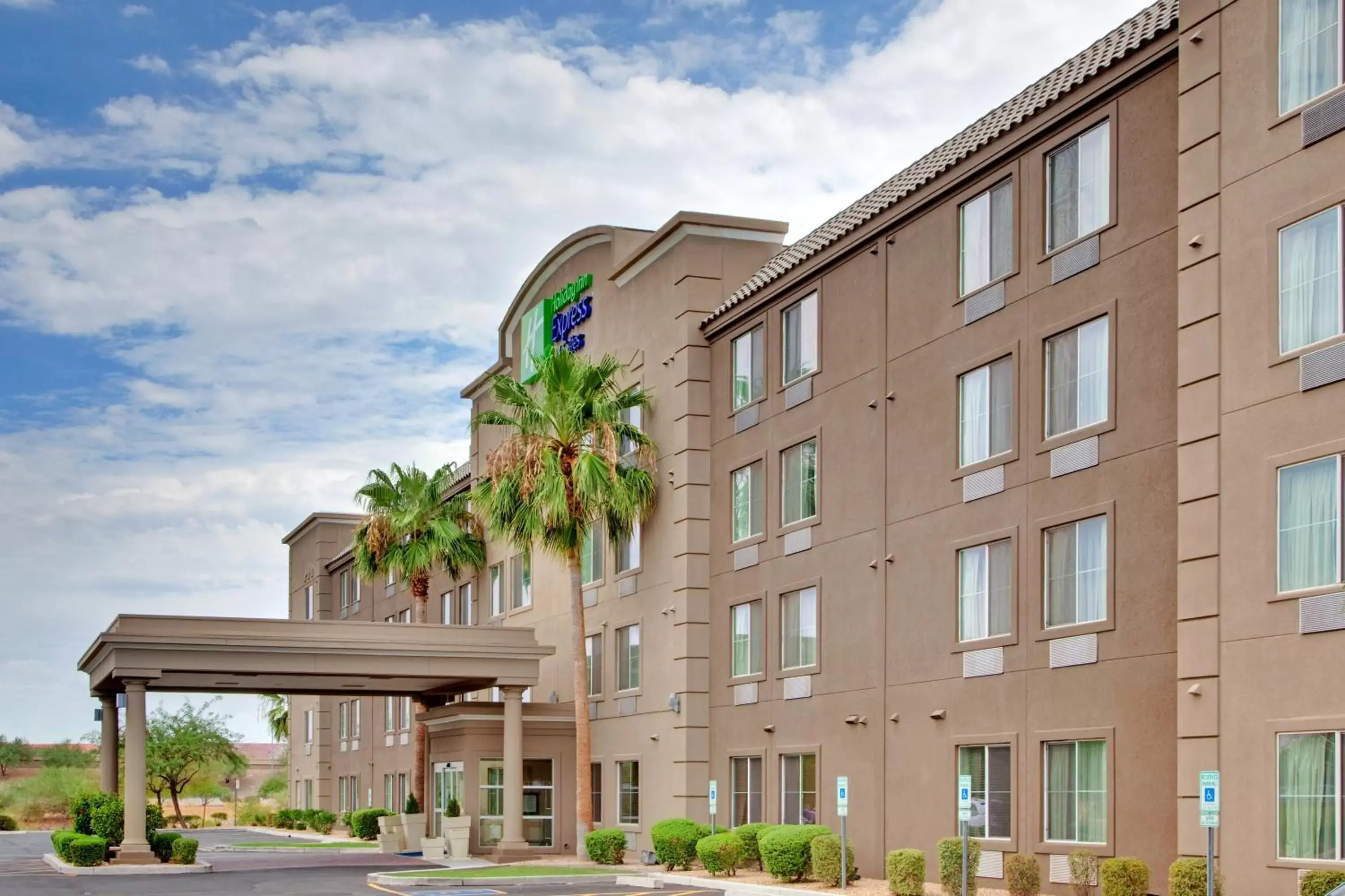 Property building in Holiday Inn Express Peoria North - Glendale by IHG Property building in Holiday Inn Express Peoria North - Glendale by IHG