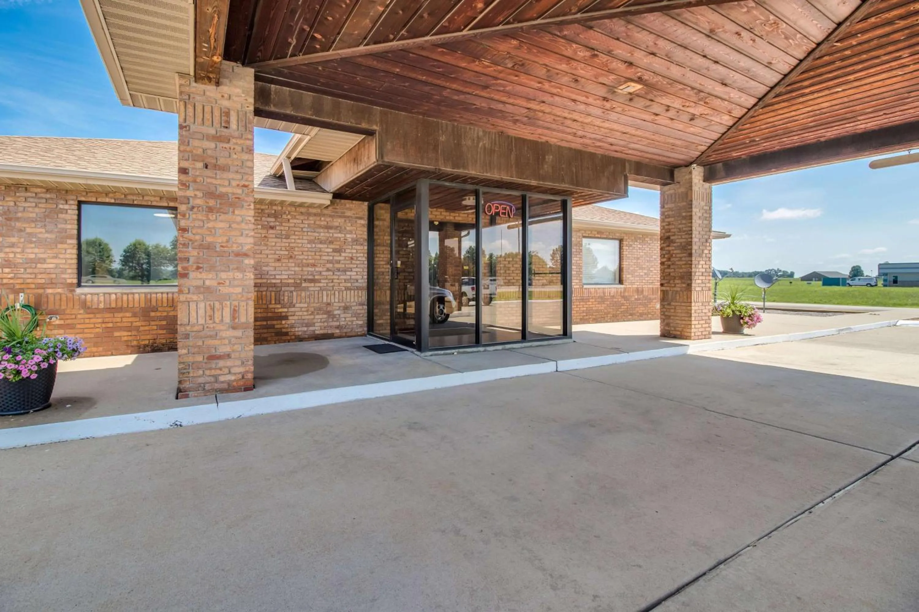 Property building in Motel 6-Marion, IL