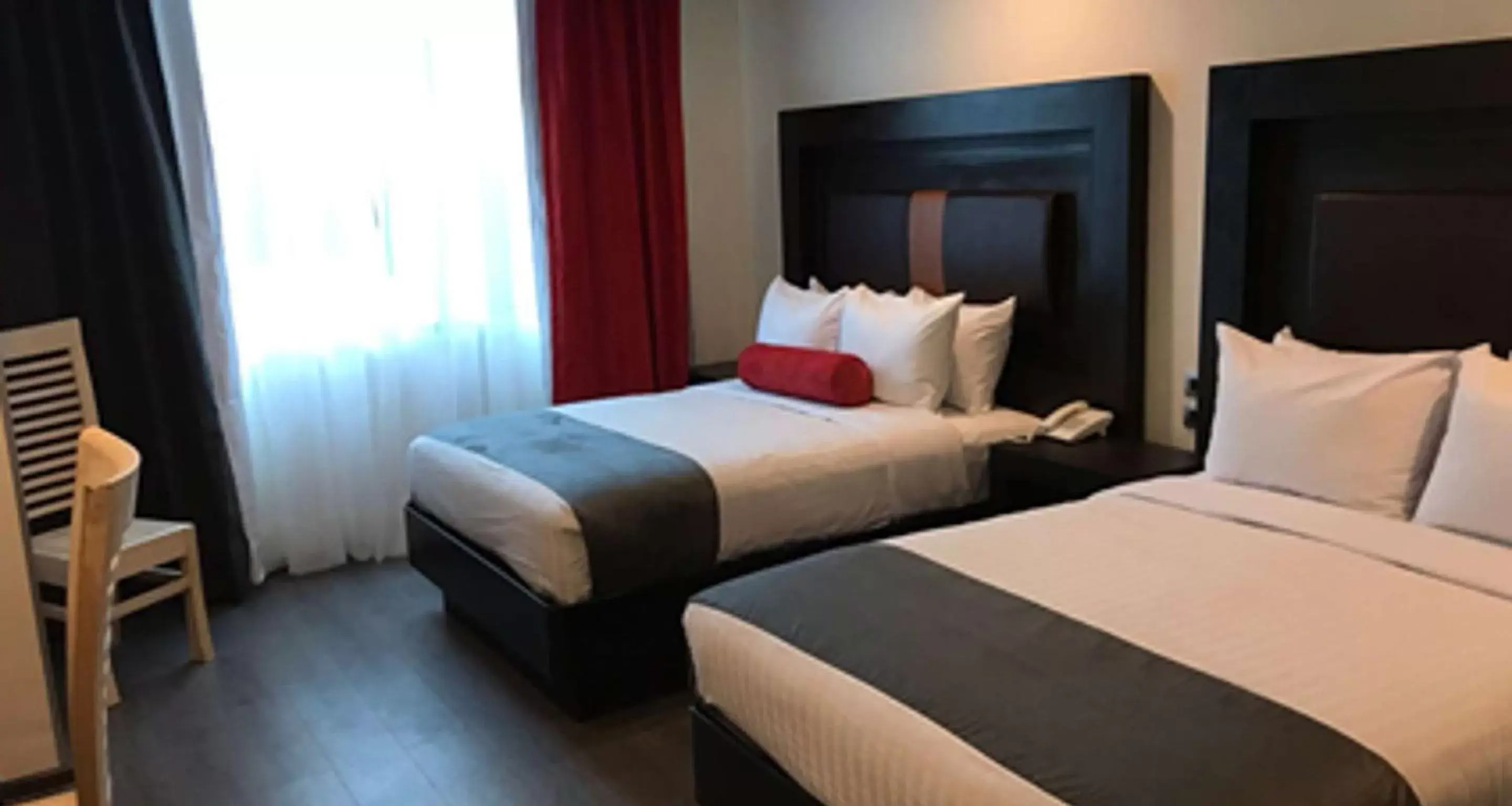 Photo of the whole room, Bed in Best Western Plus Metepec & Suites