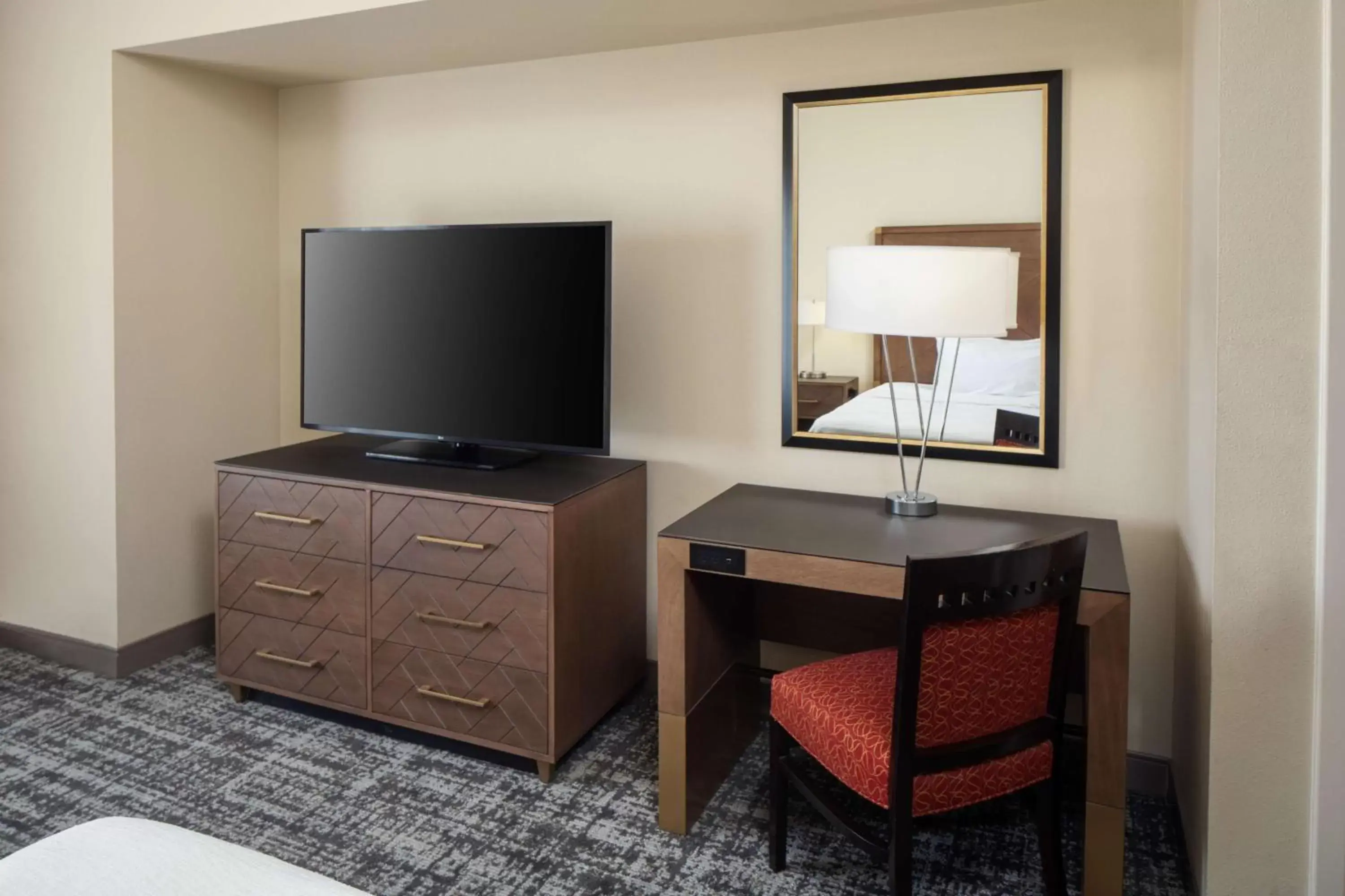 Bedroom, TV/Entertainment Center in Embassy Suites by Hilton Laredo