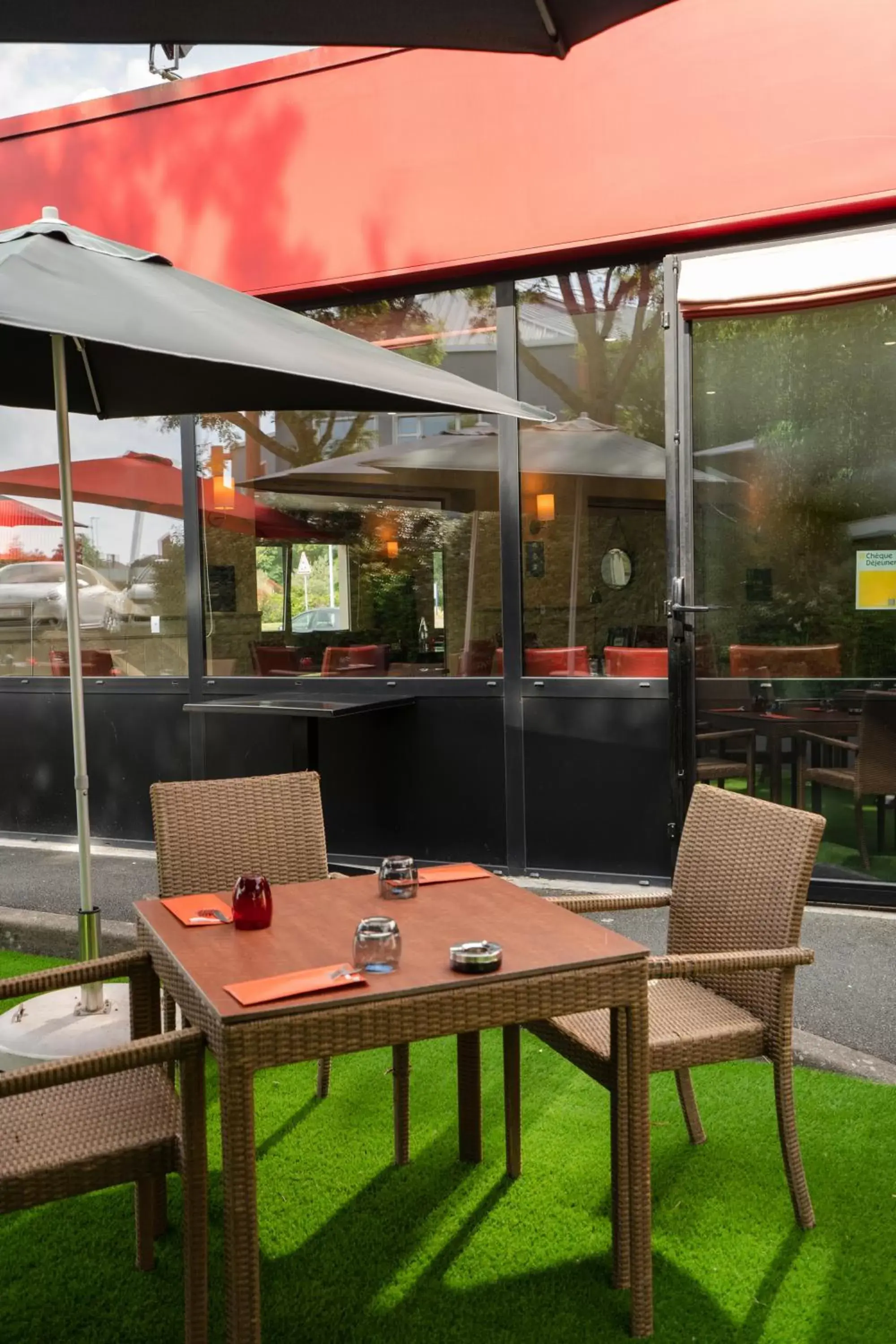 Patio, Restaurant/Places to Eat in Kyriad Cholet