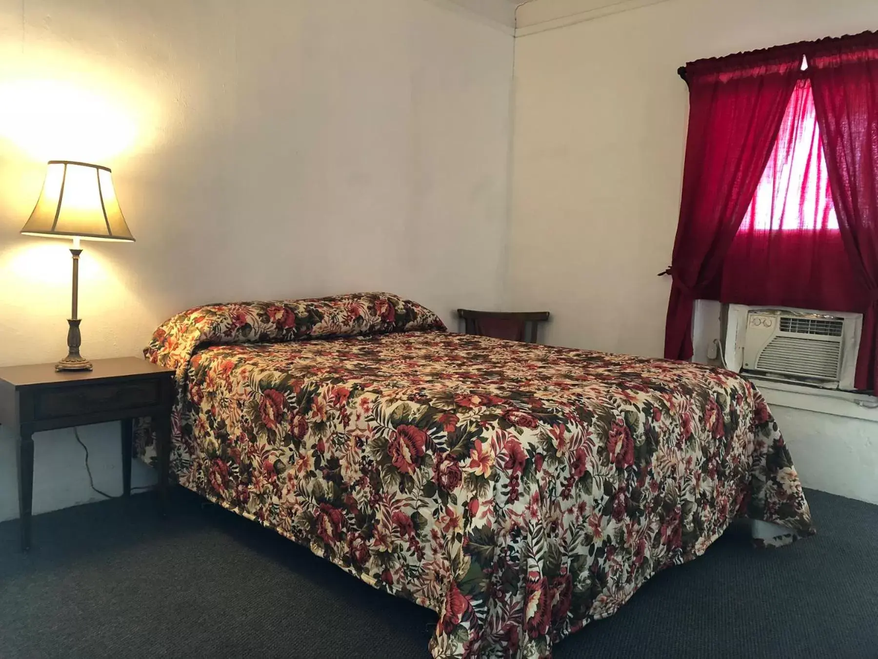 Bed in Amargosa Opera House & Hotel