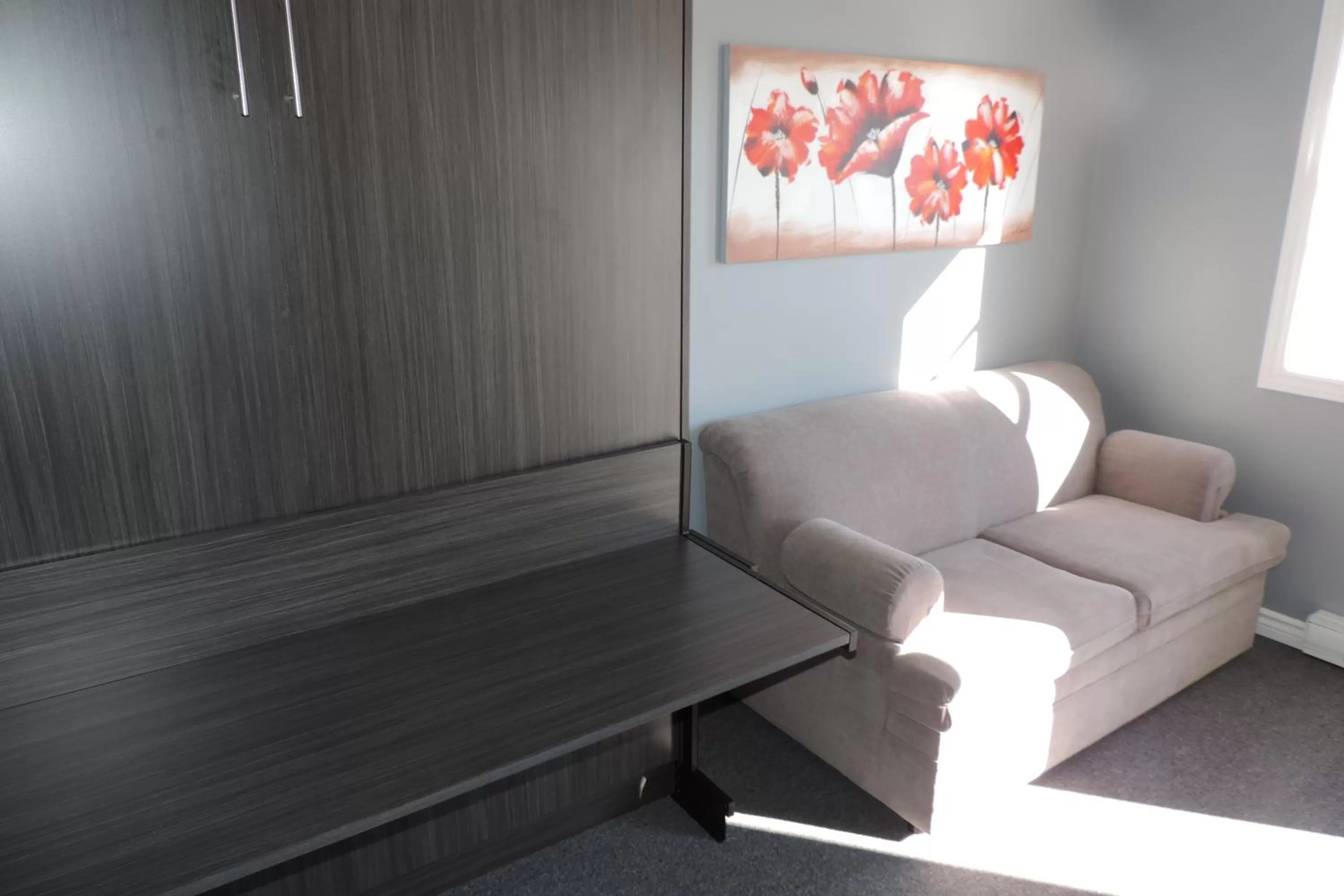 Bedroom in North 99 Motel