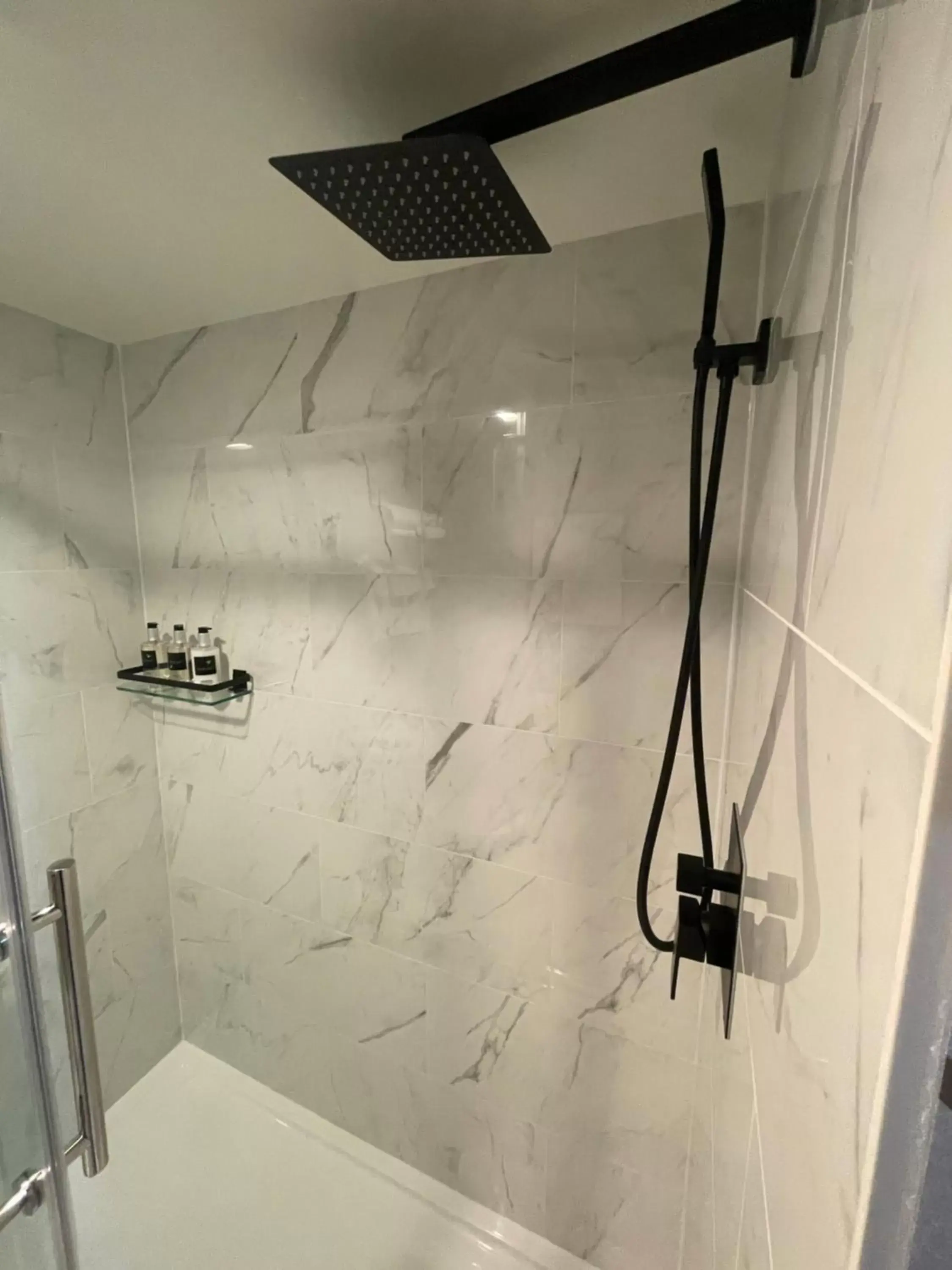 Shower, Bathroom in The Vic, Ascend Hotel Collection