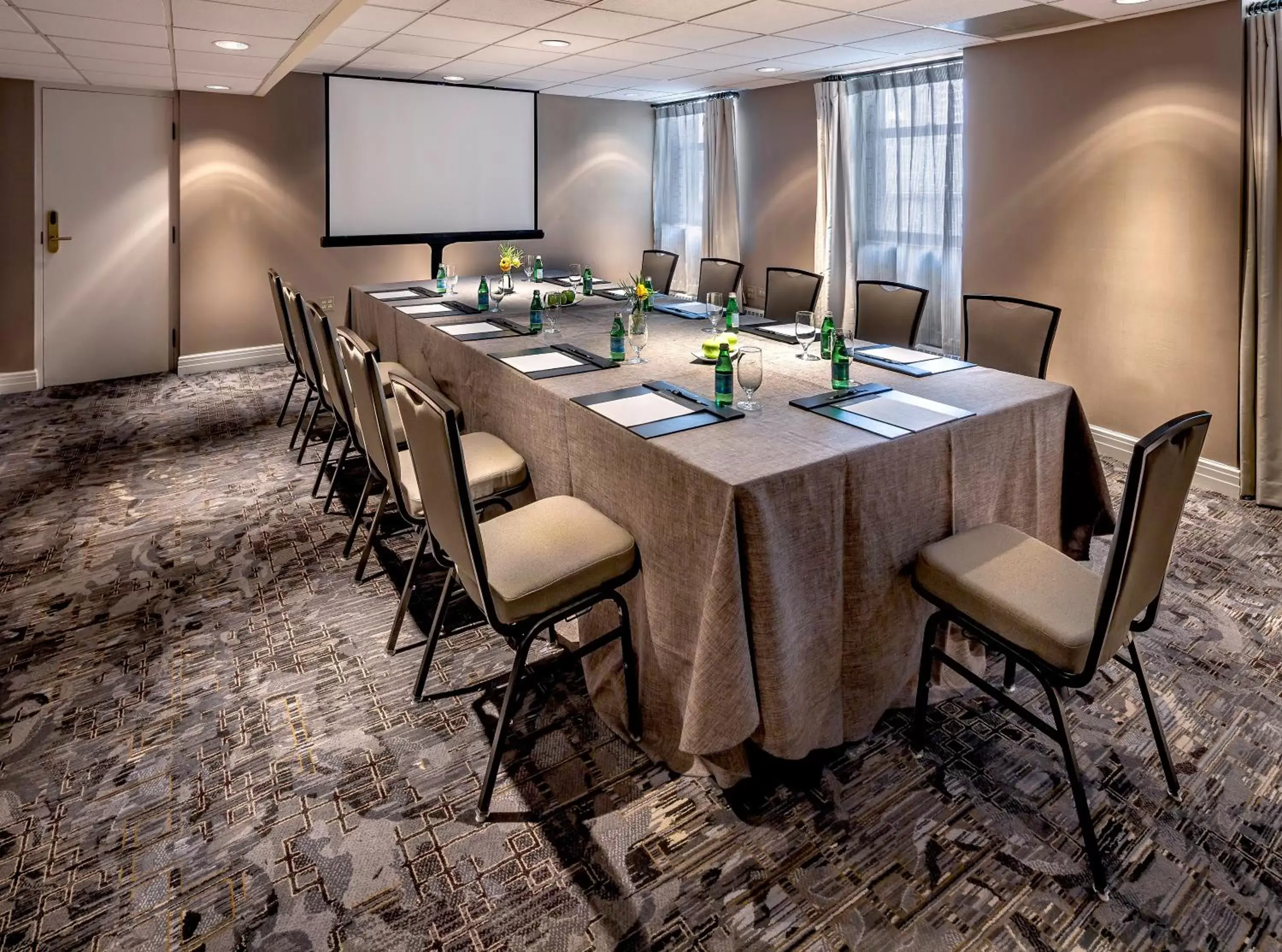 Meeting/conference room in InterContinental Chicago Magnificent Mile, an IHG Hotel