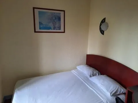 Bed in Le Clémenceau Hôtel et Appart 'hôtel "Gare Sncf" centre ville