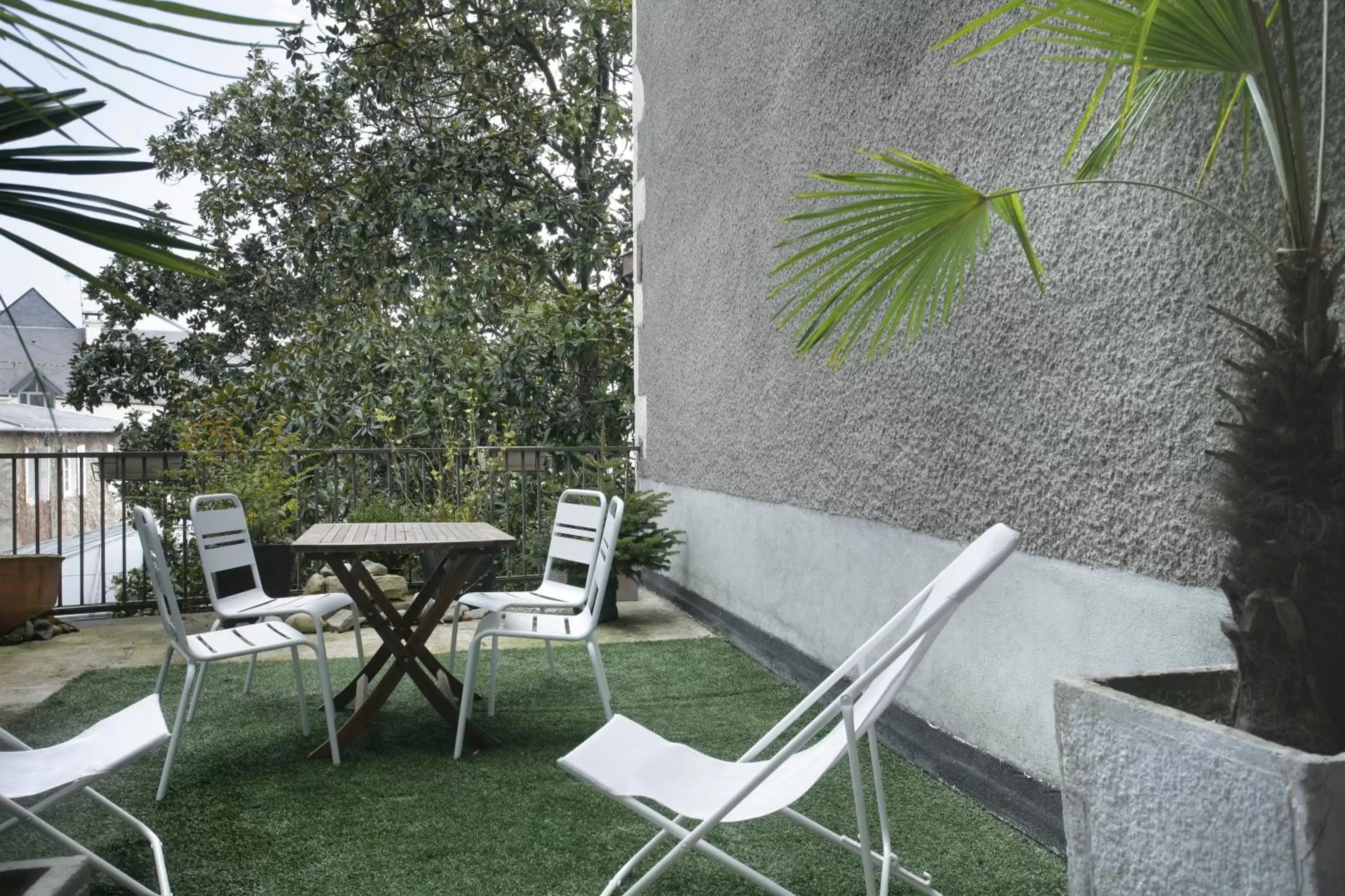 Facade/entrance, Garden in Hotel De Gramont