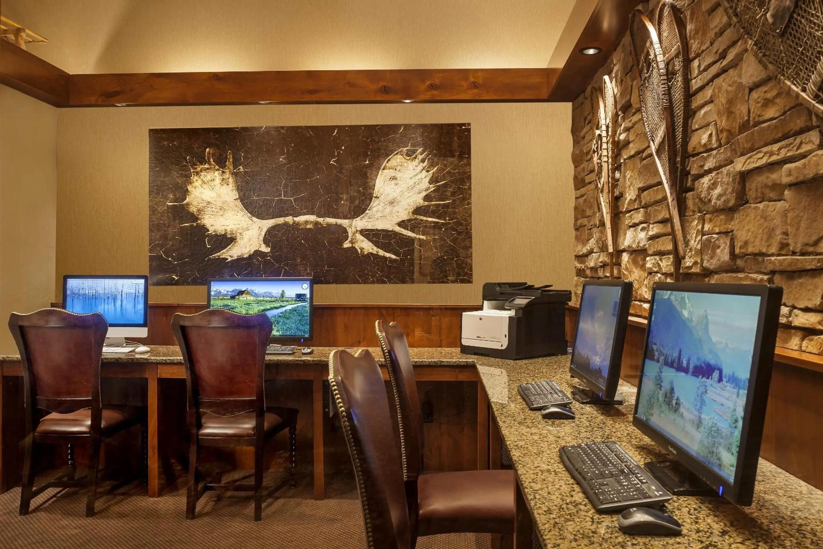 Business facilities in Snake River Lodge