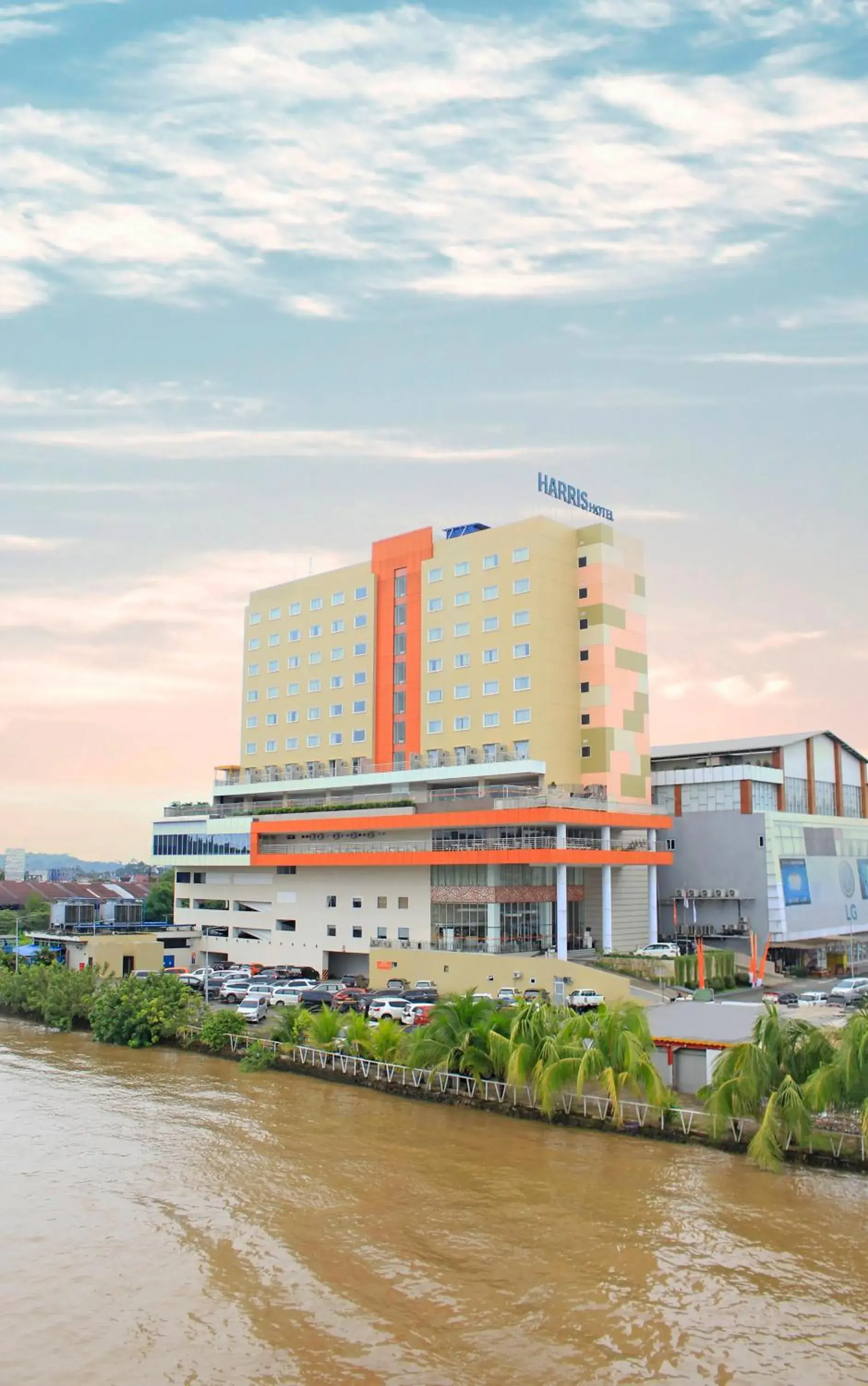 Property building in HARRIS Hotel Samarinda Property building in HARRIS Hotel Samarinda