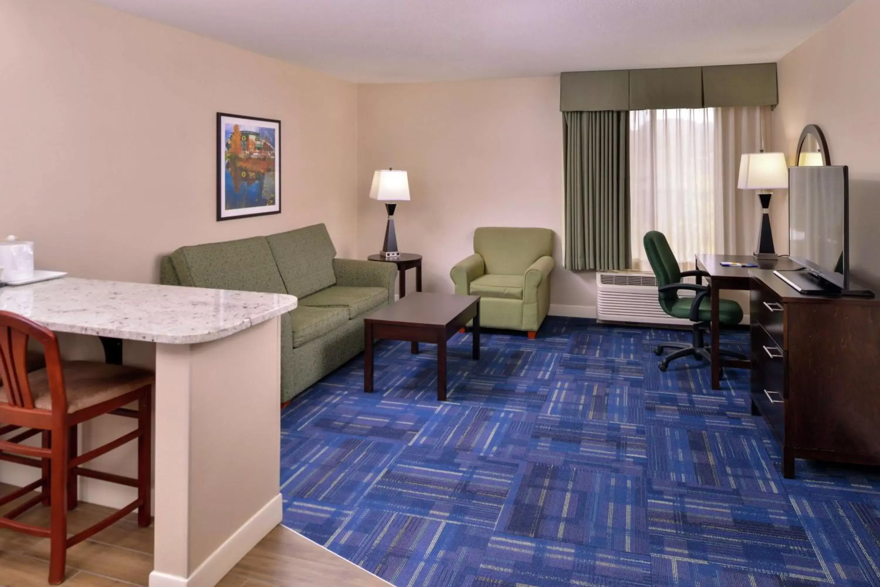 Bedroom, Seating Area in Hampton Inn Eugene