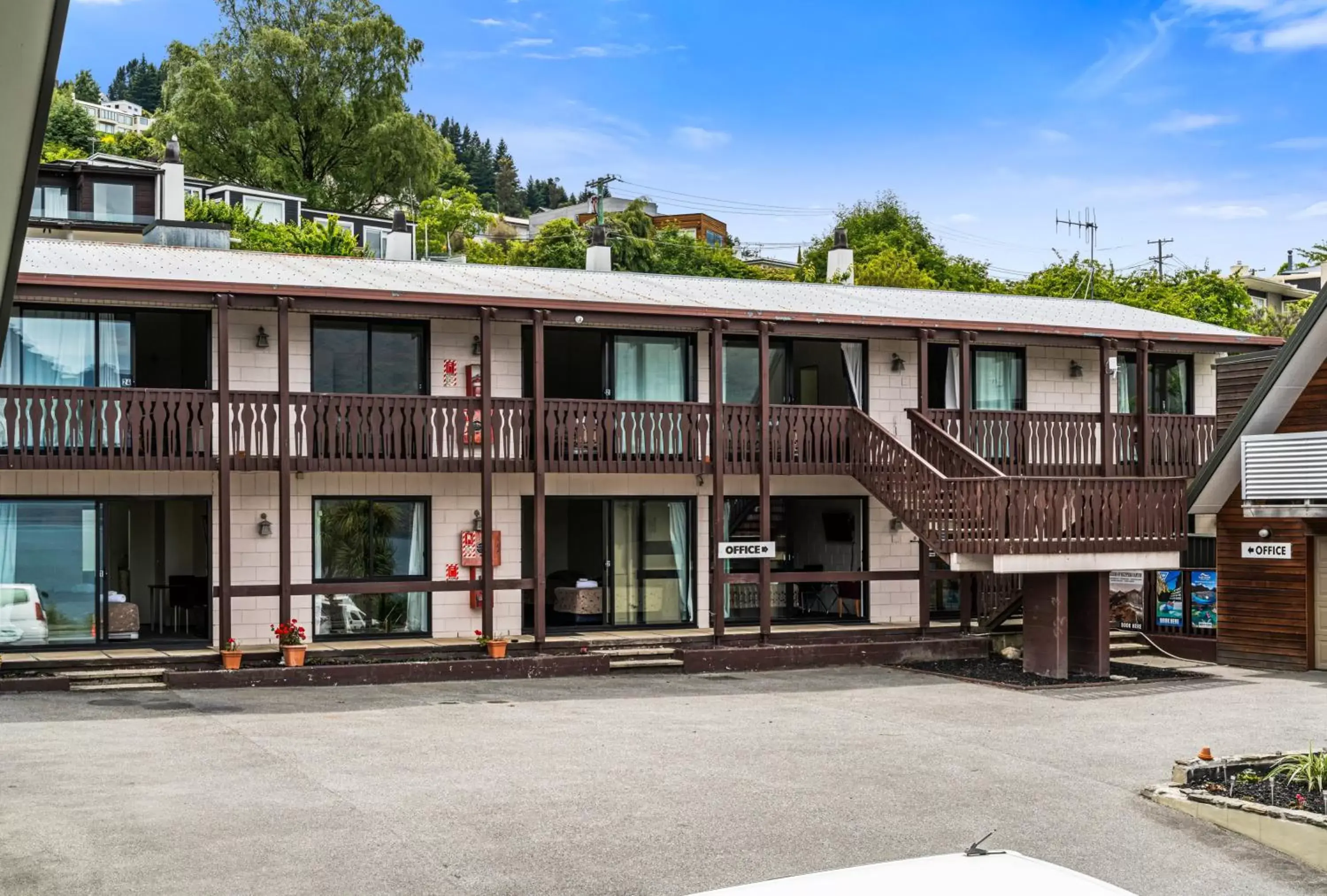 Property Building in Queenstown Motel Apartments