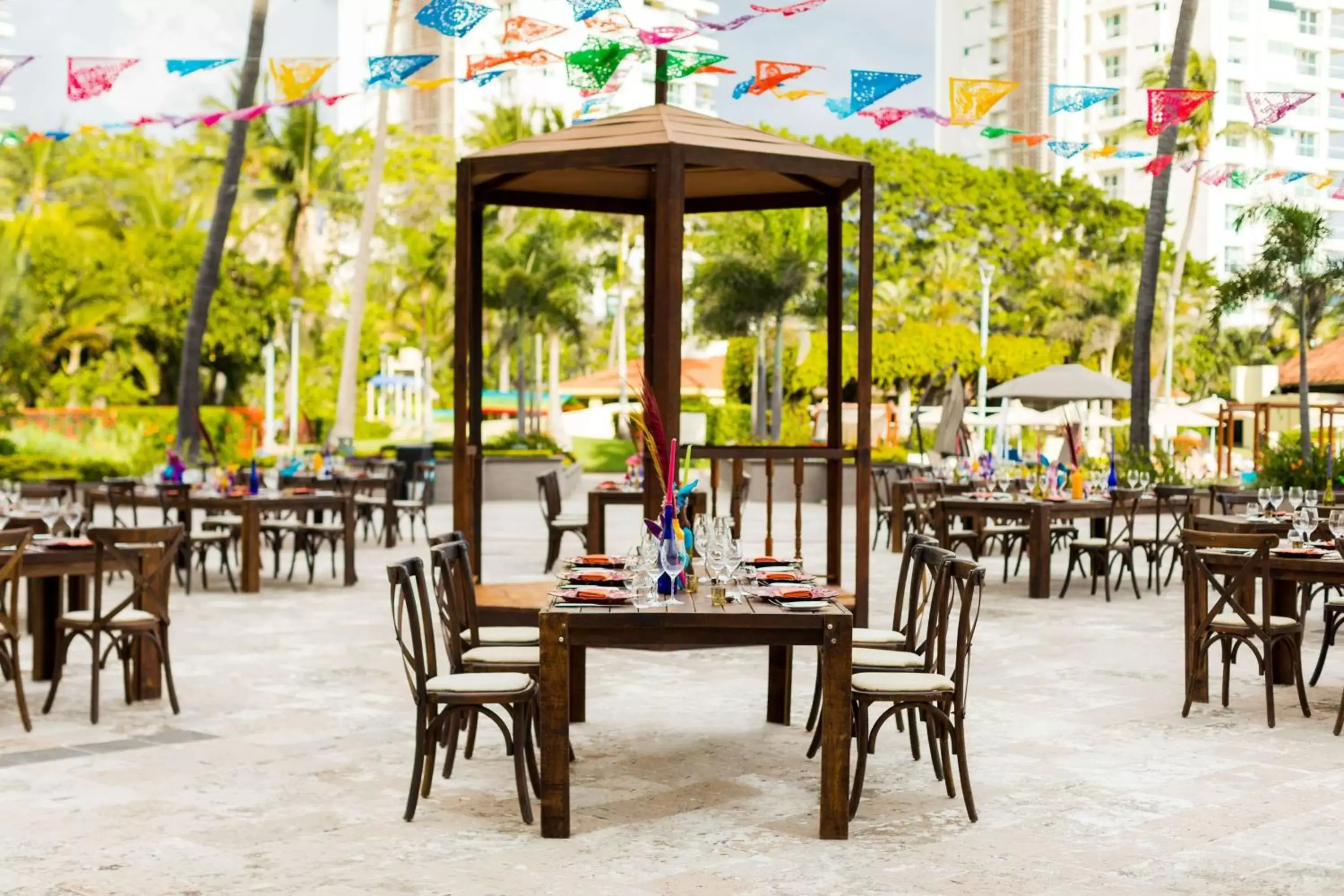 Meeting/conference room, Restaurant/Places to Eat in Marriott Puerto Vallarta Resort & Spa