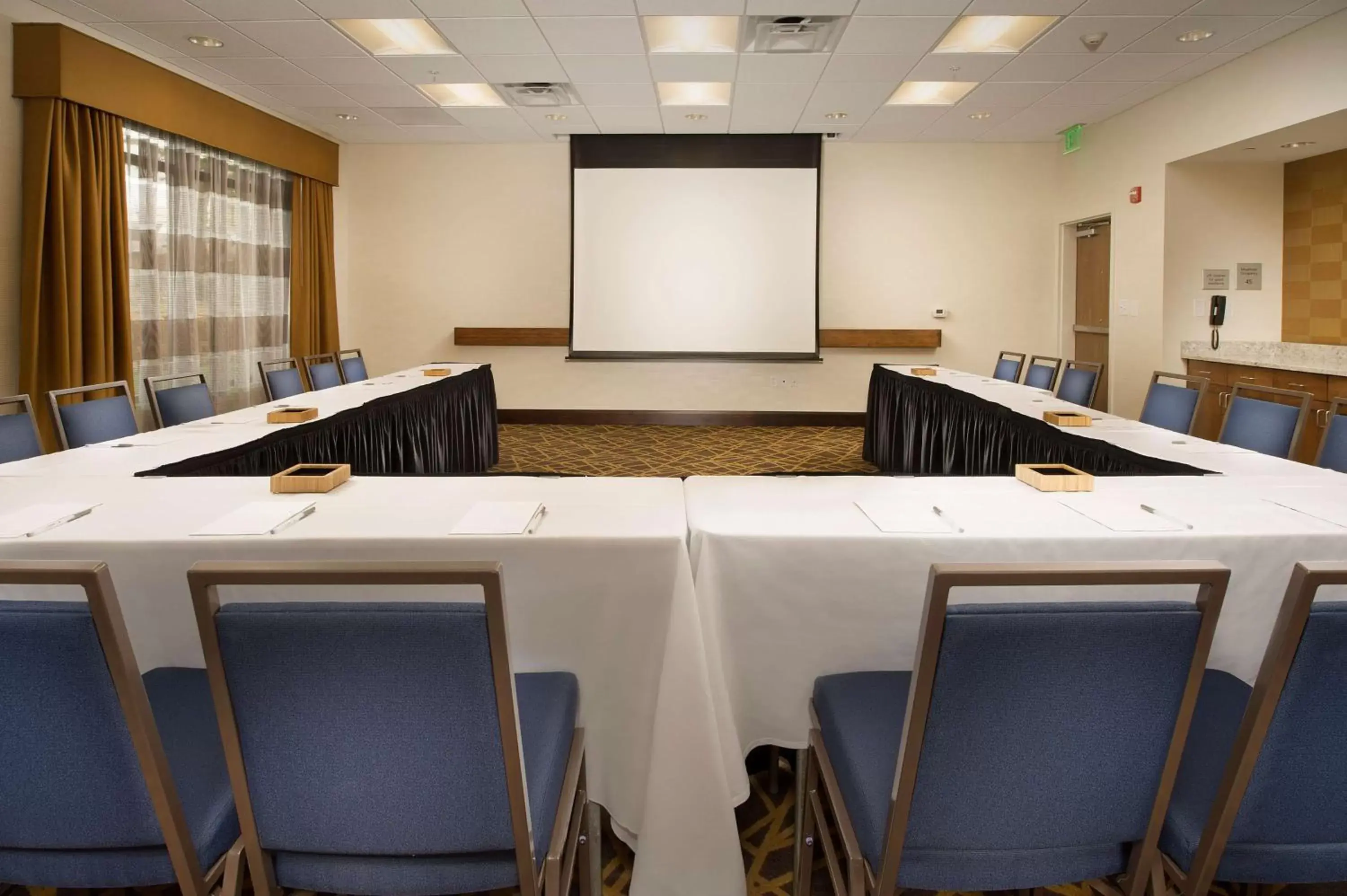 Meeting/conference room in Hampton Inn & Suites Baltimore/Woodlawn
