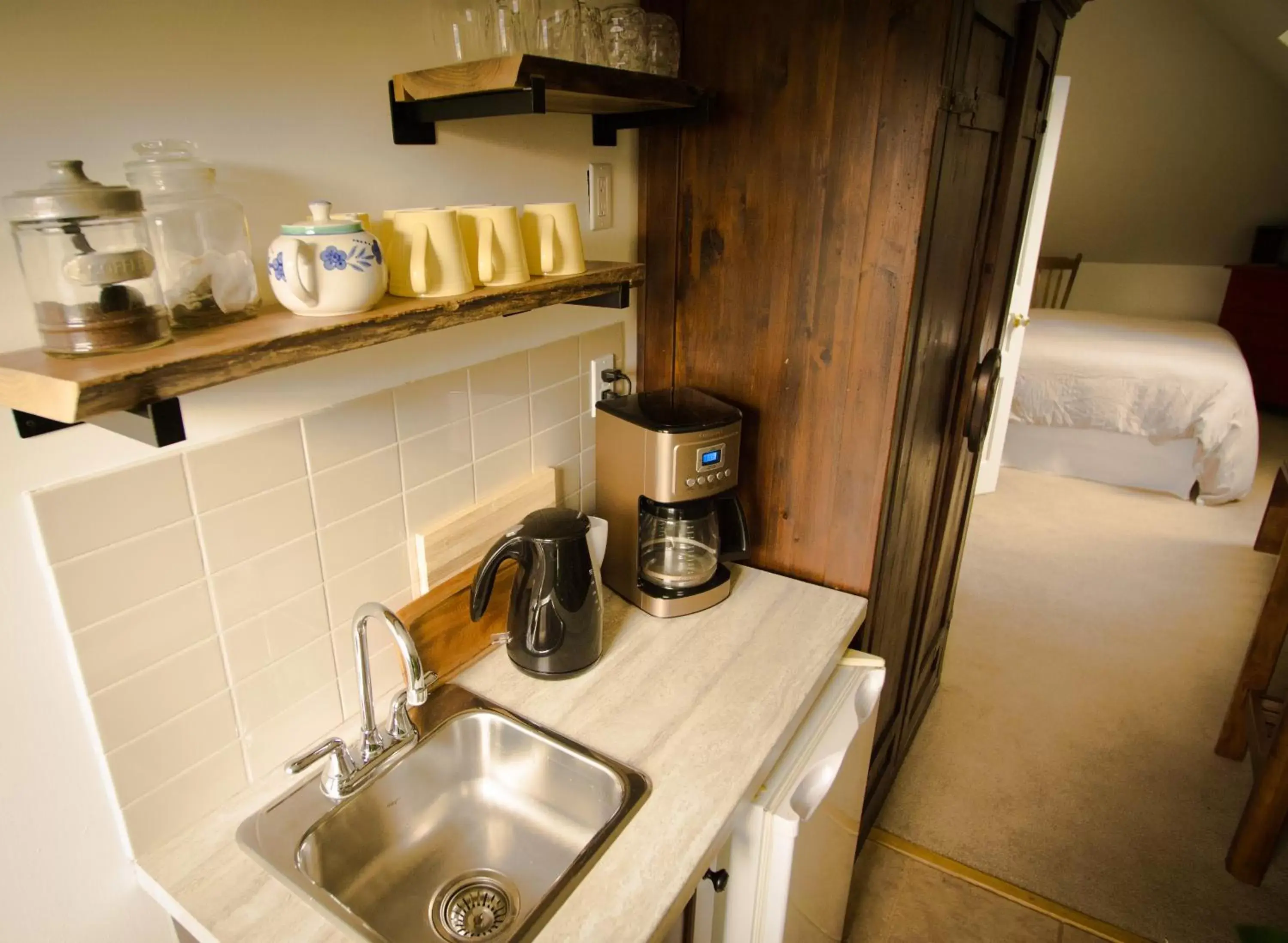 Kitchen or kitchenette, Kitchen/Kitchenette in Arbour Garden B&B