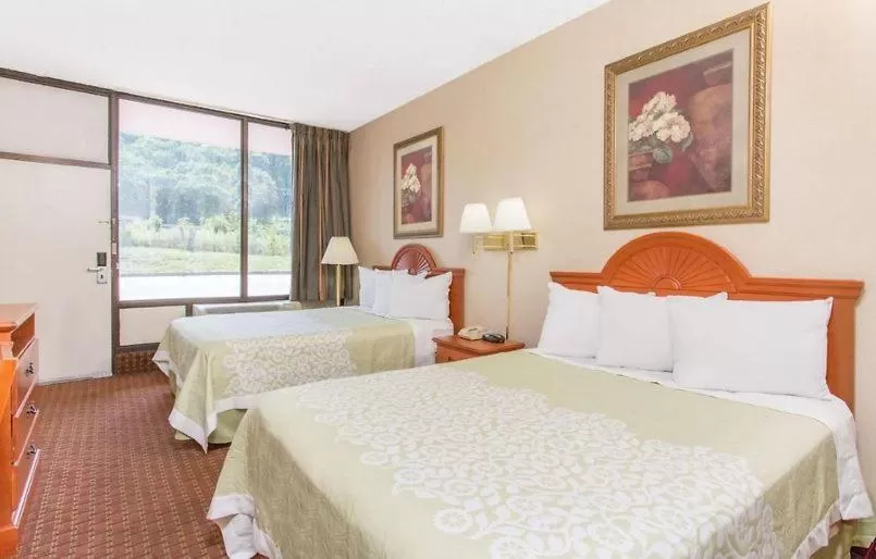 Bed in Super Stay Inn Princeton