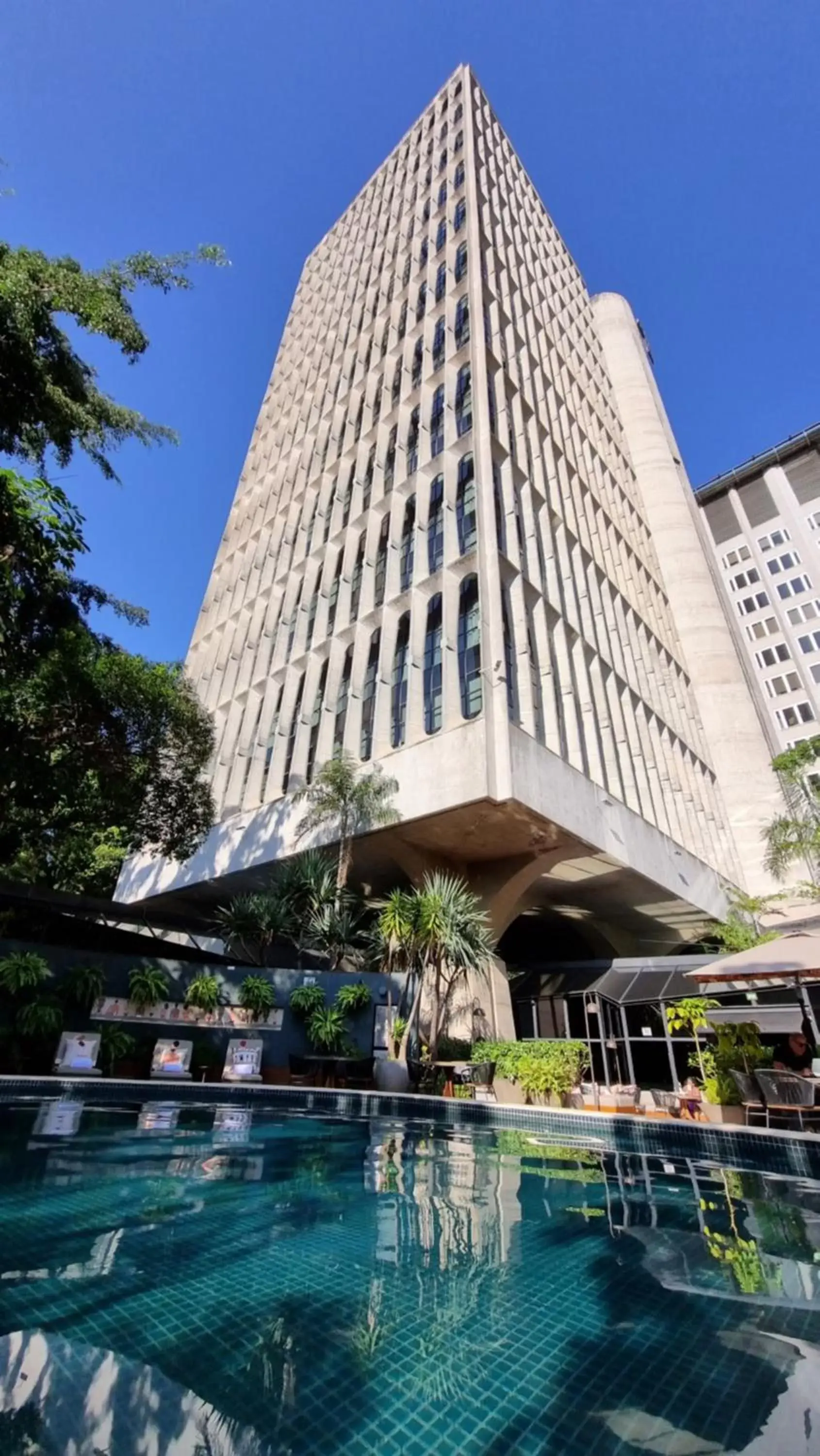 Property building, Swimming Pool in Tivoli Mofarrej São Paulo