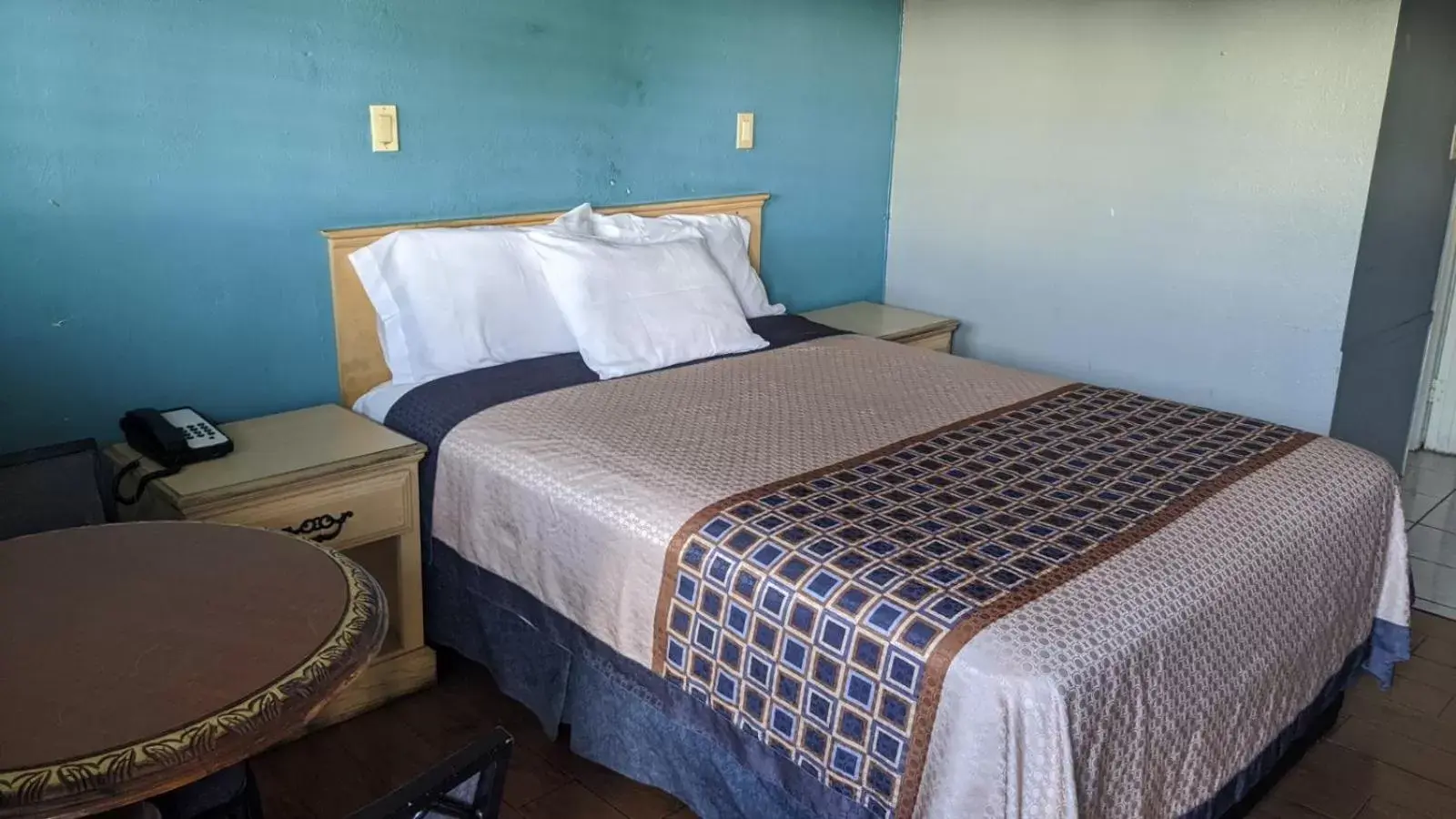 Bedroom, Bed in Eagle Inn Motel Bedroom, Bed in Eagle Inn Motel