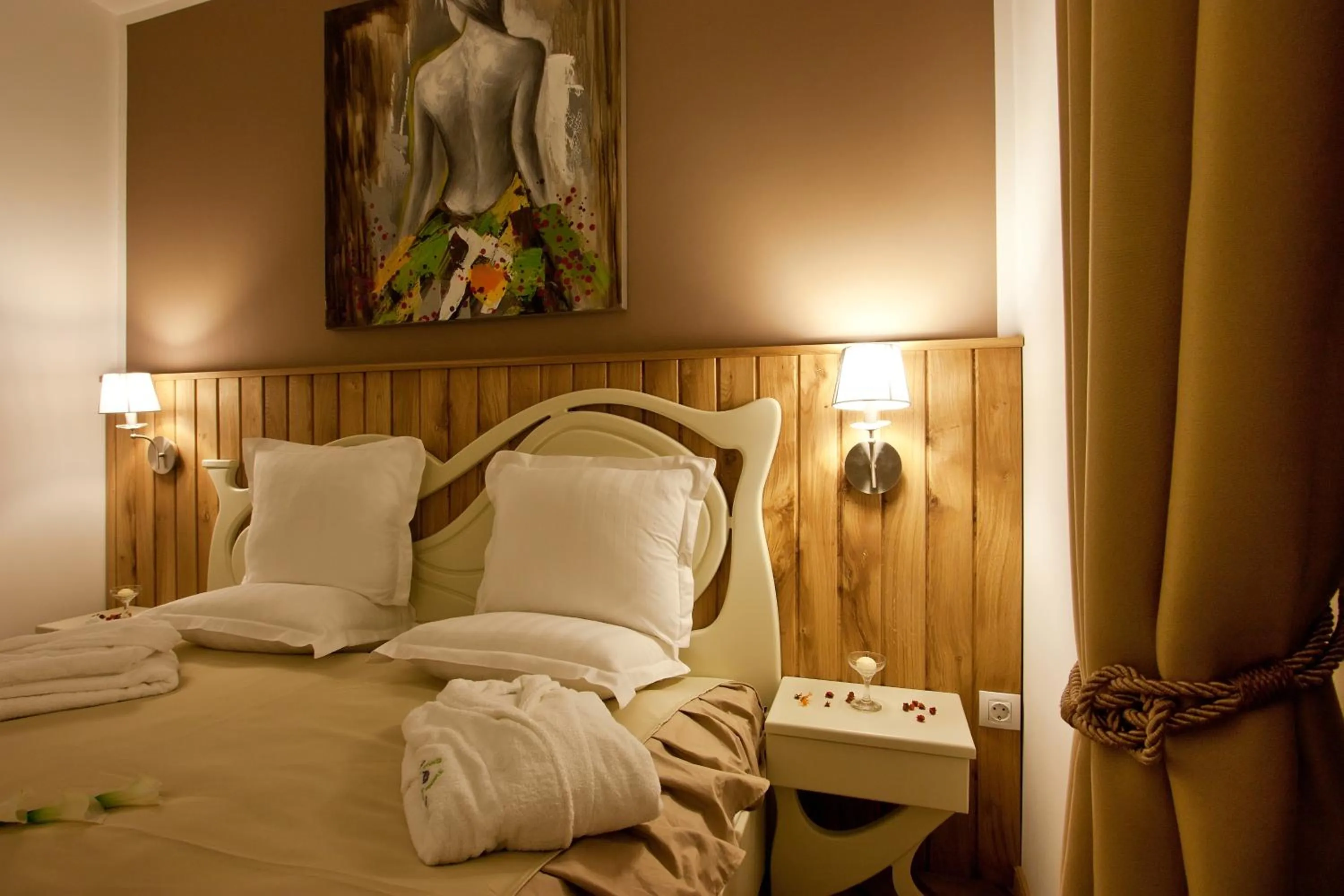 Bed in Earth & People Hotel & SPA - Free Parking & Swimming Pool