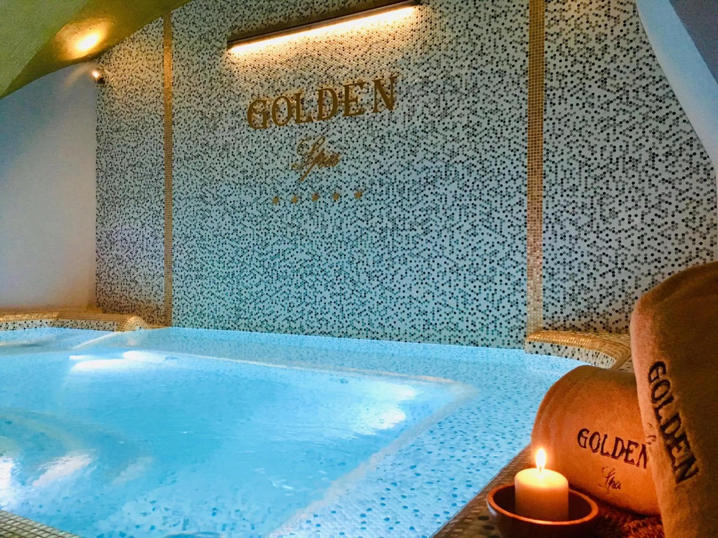 Hot Tub, Swimming Pool in Golden Tower Hotel & Spa