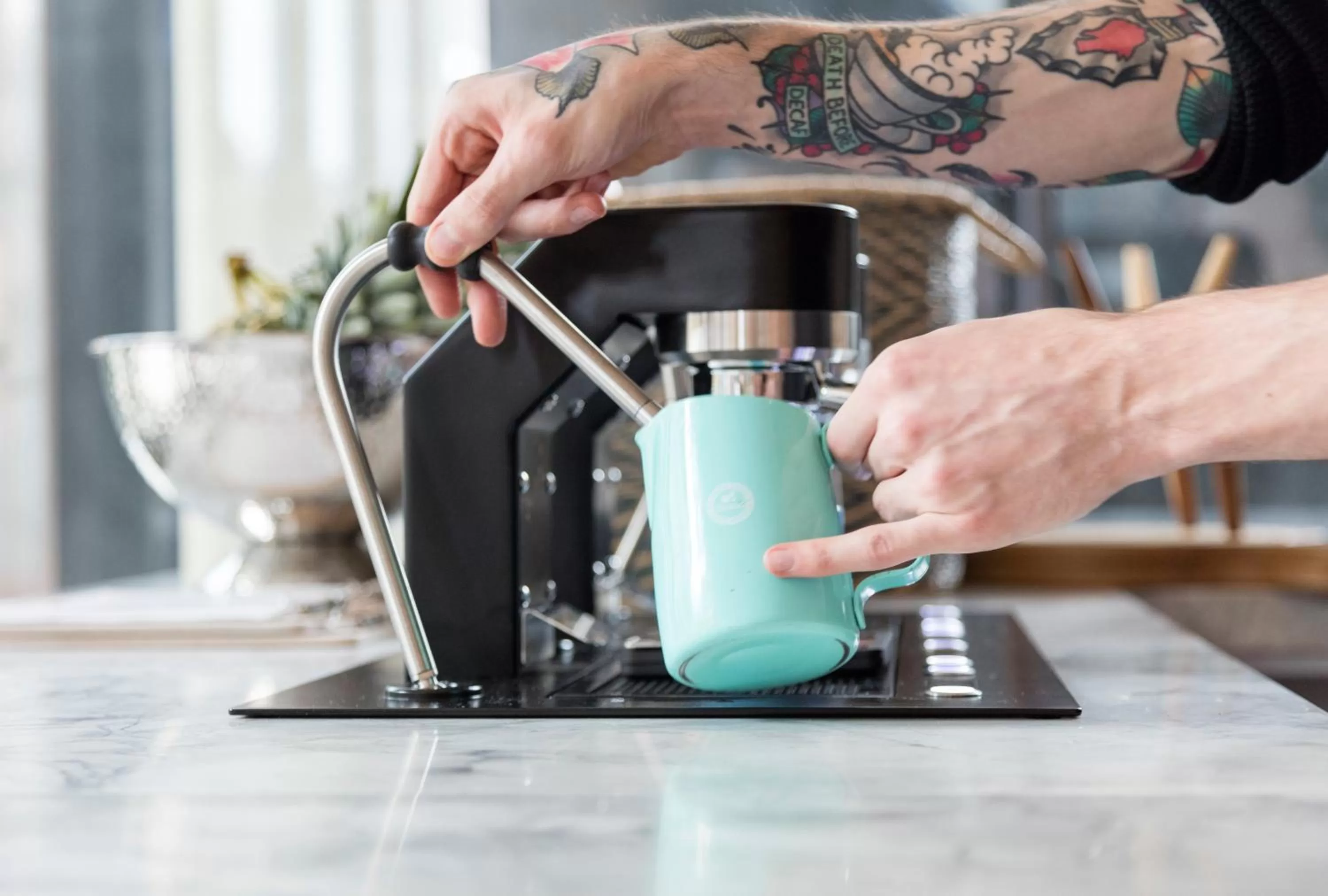 Lounge or bar in Leman Locke