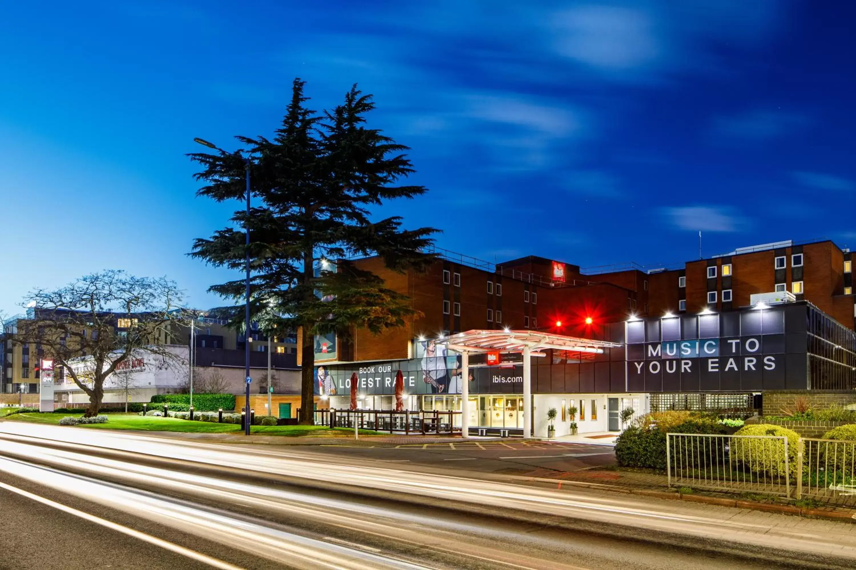 Property building in ibis London Heathrow Airport Property building in ibis London Heathrow Airport