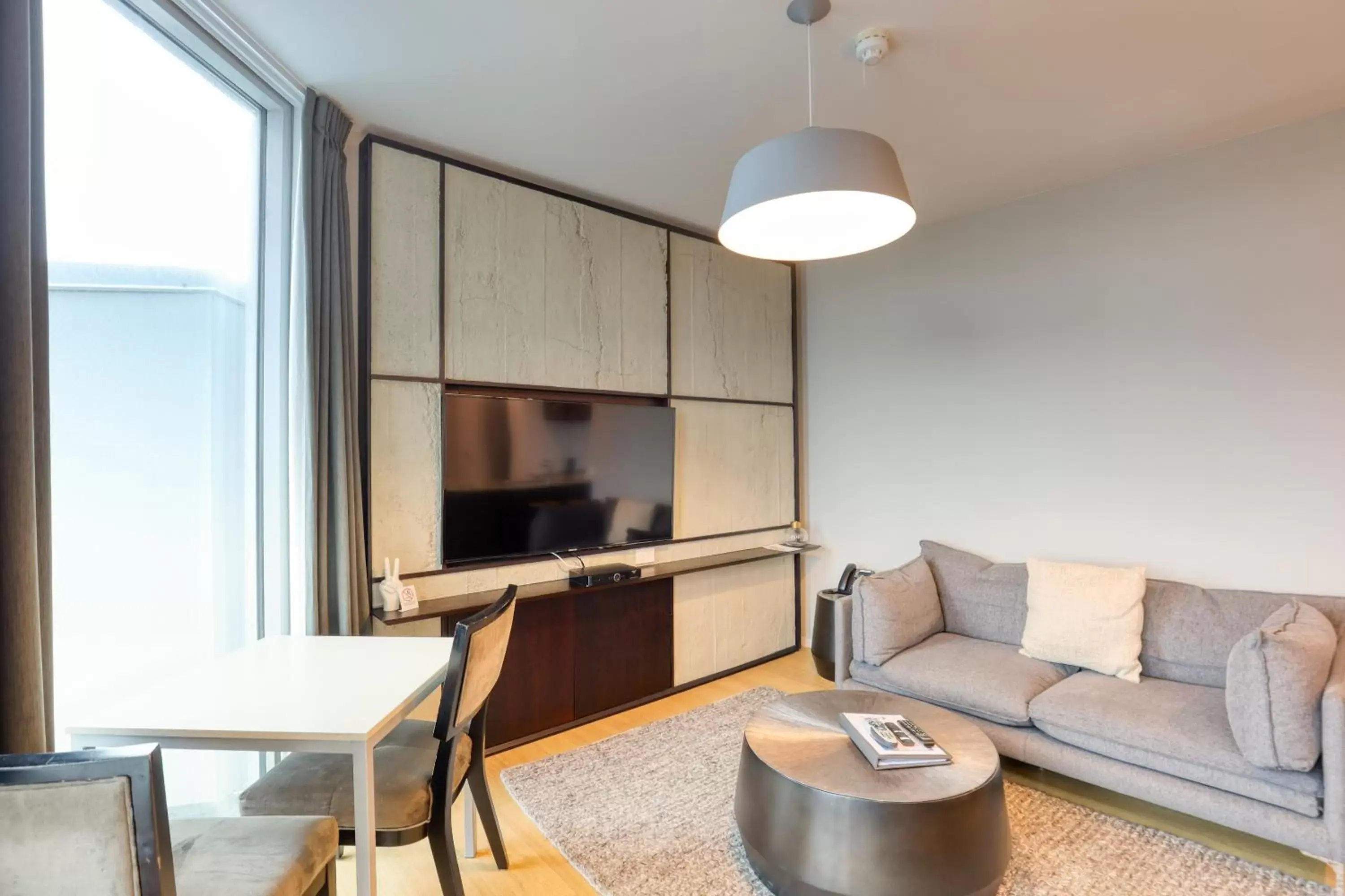Living room, Seating Area in Ramada Suites by Wyndham Nautilus Orewa