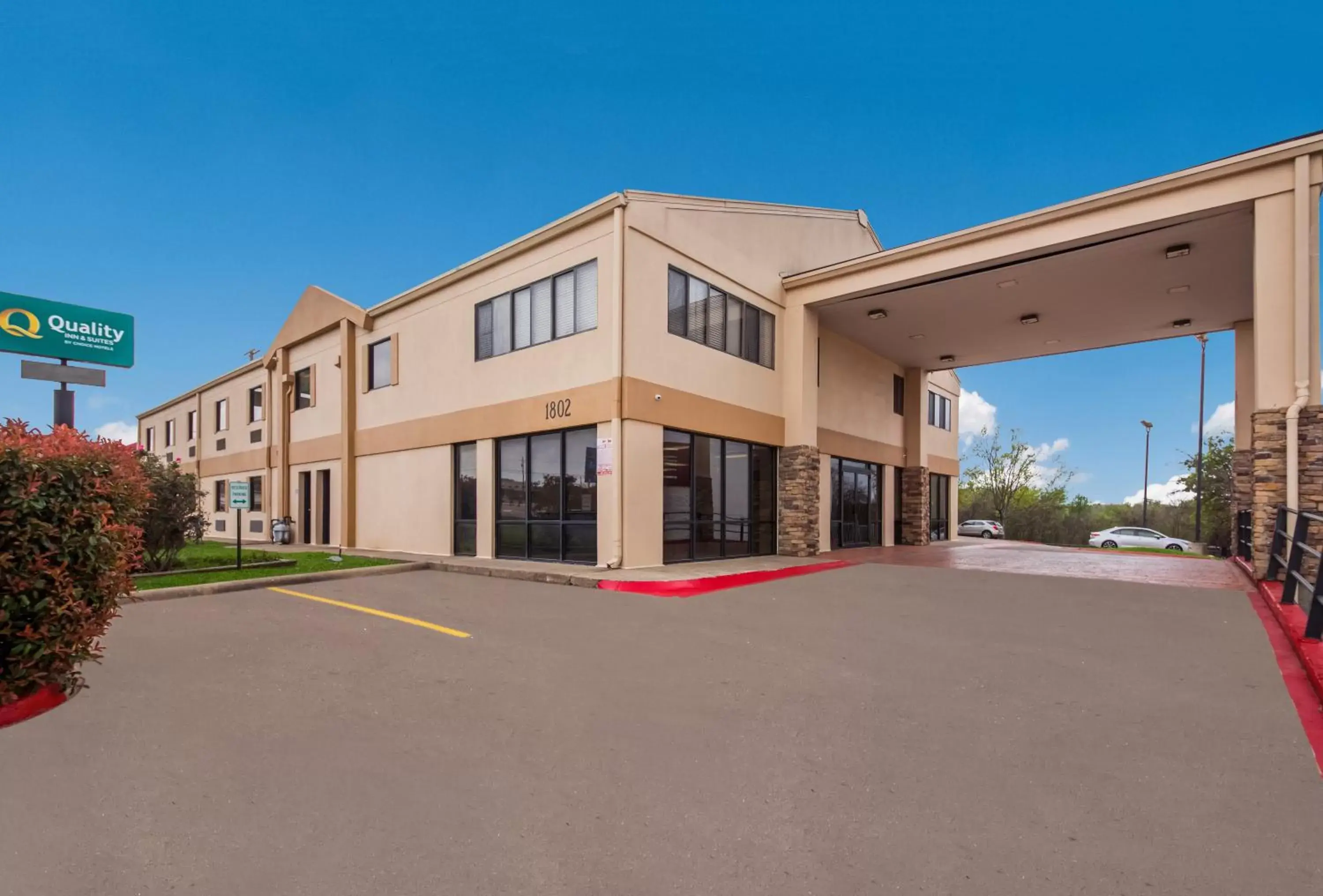 Property Building in Quality Inn & Suites Round Rock