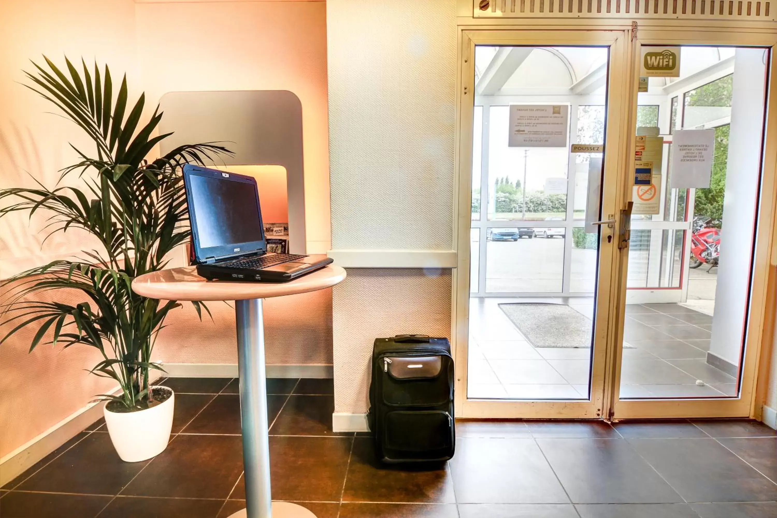 Lobby or reception, Business Area/Conference Room in ibis budget Chateaudun