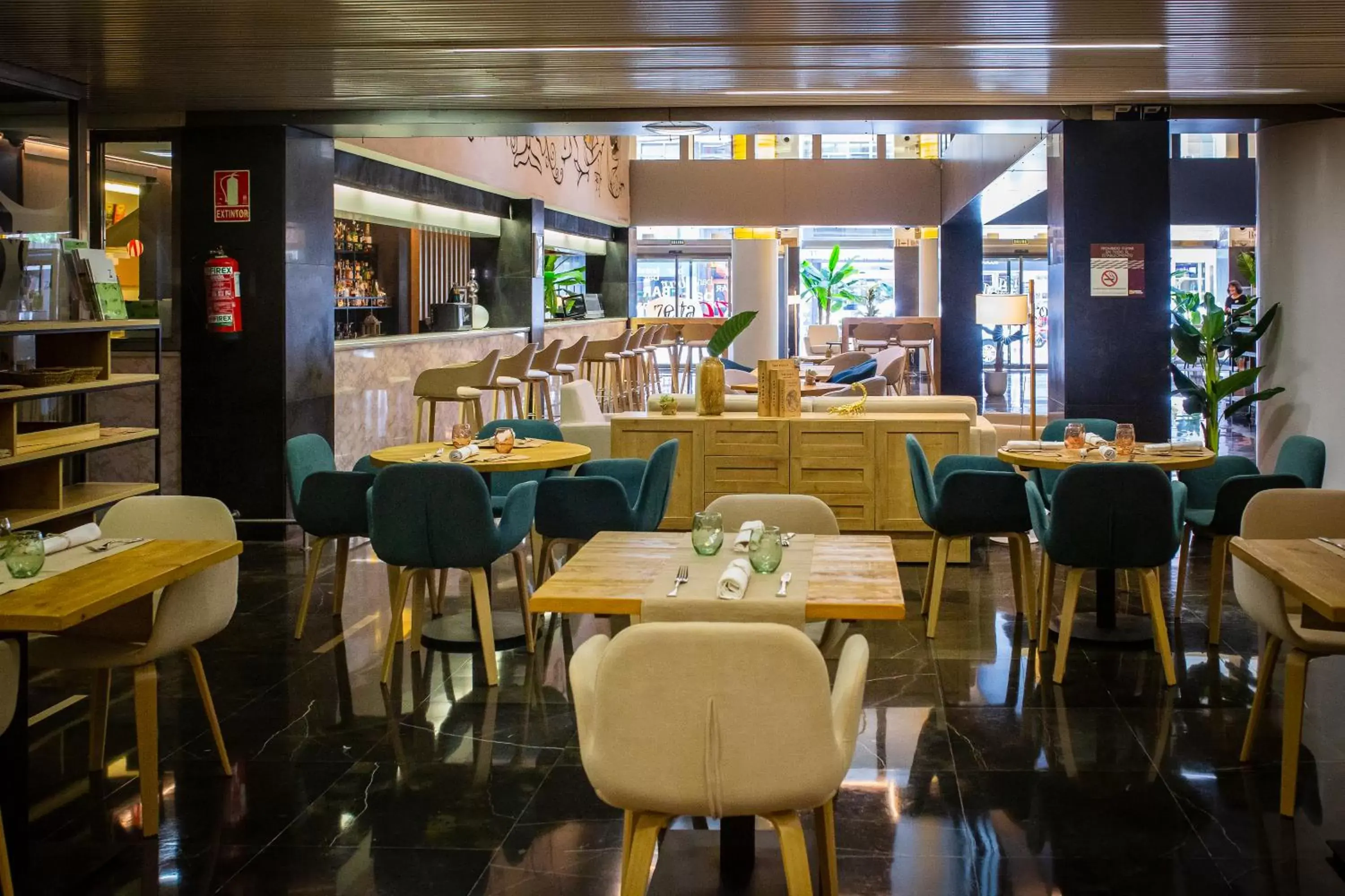 Restaurant/Places to Eat in Vincci Zaragoza Zentro