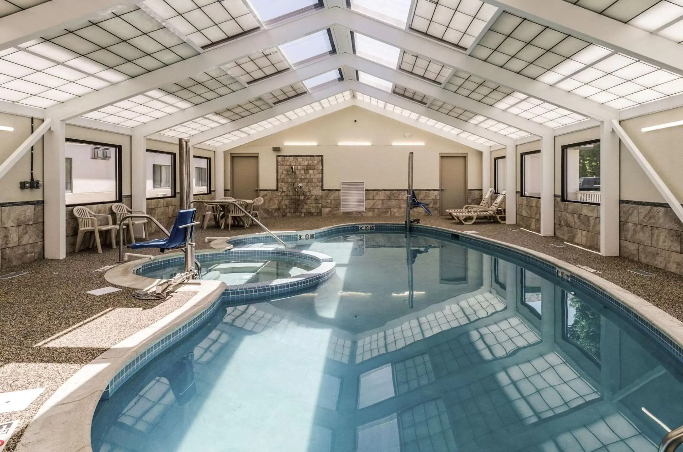 On site, Swimming Pool in Comfort Inn & Suites West Springfield