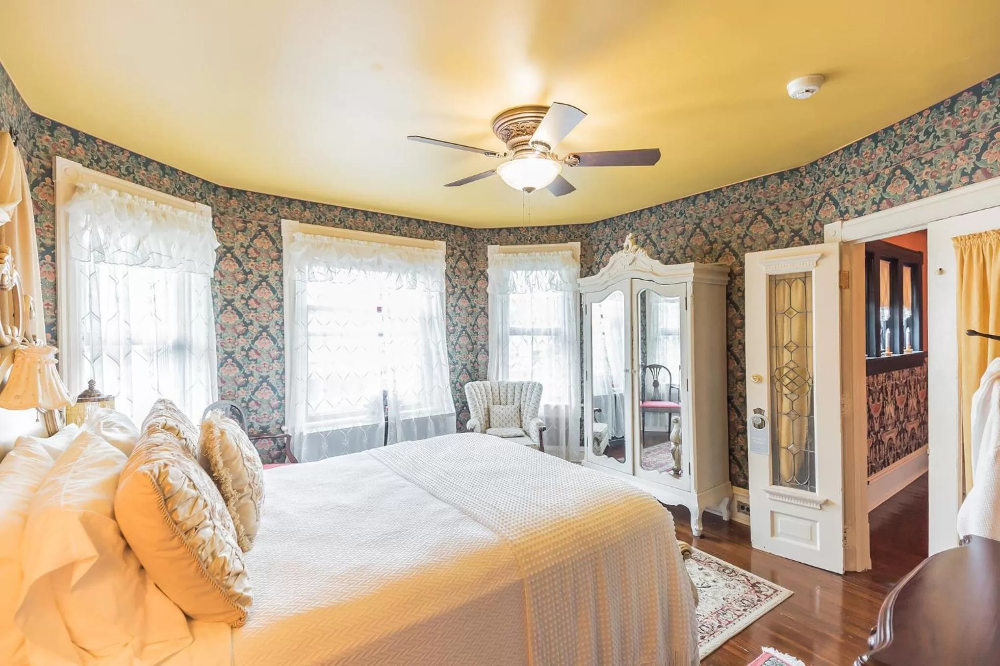 Bedroom, Bed in The Inn on Holly B&B