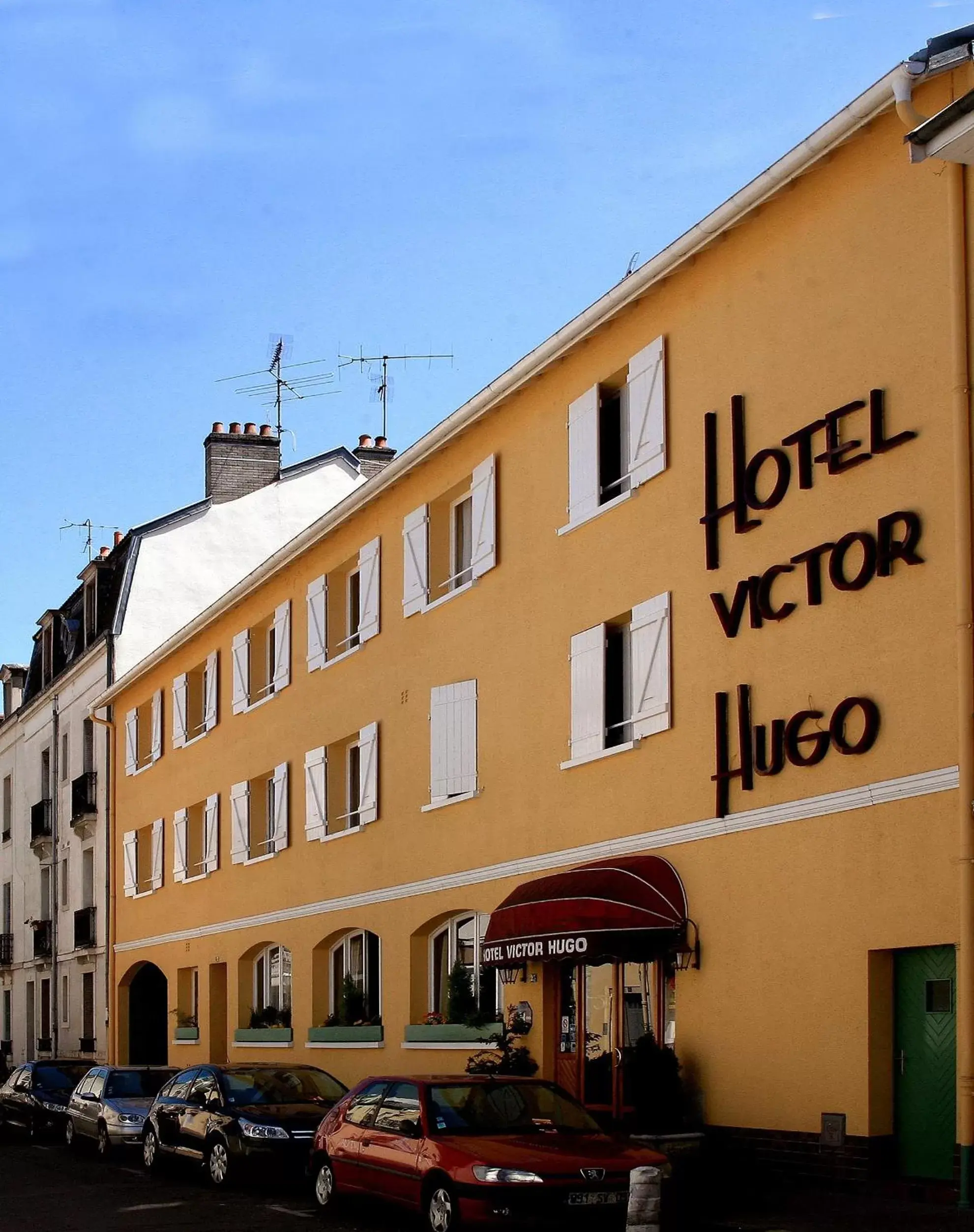 Facade/entrance, Property Building in Hotel Victor Hugo