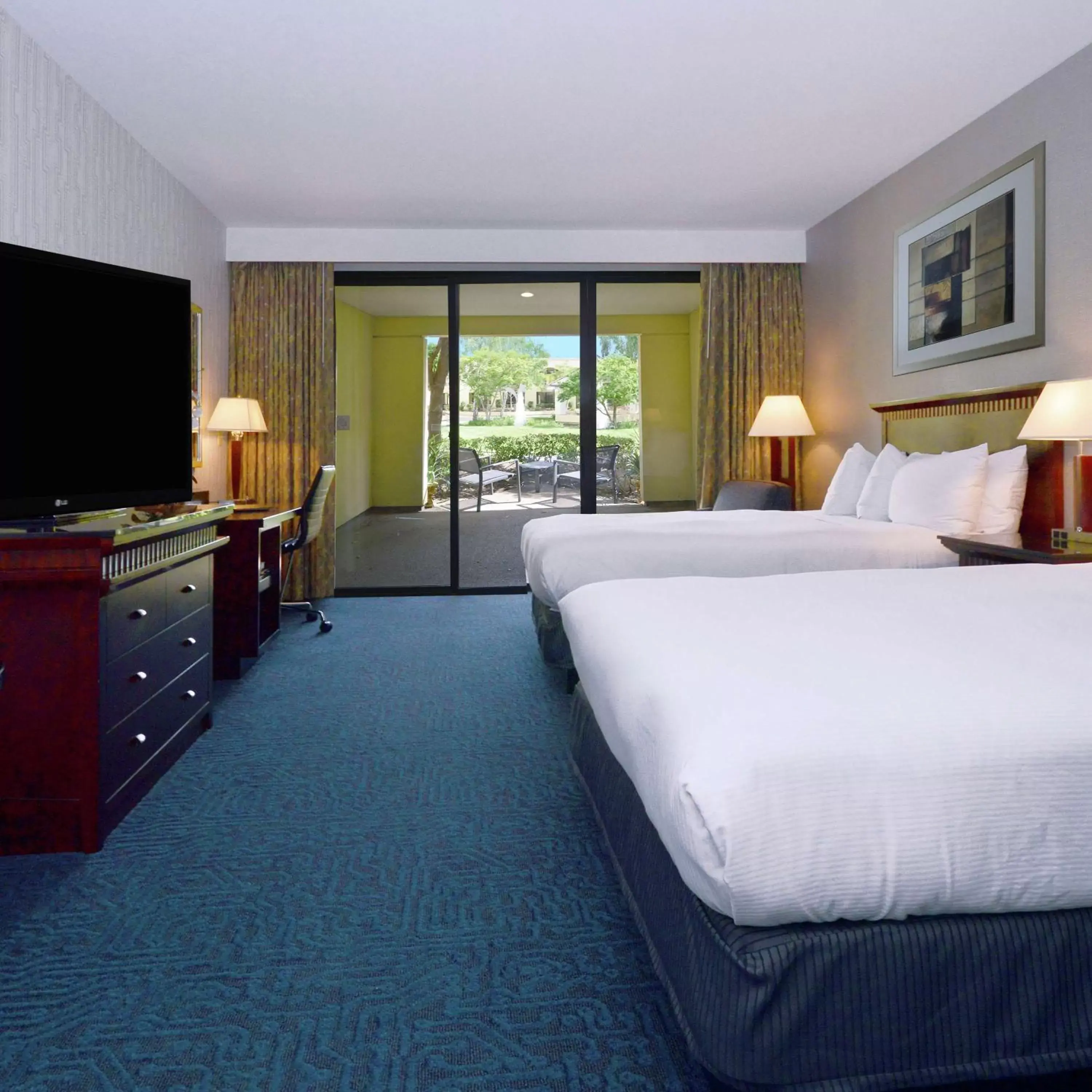 Bedroom, Bed in DoubleTree by Hilton Newark-Fremont