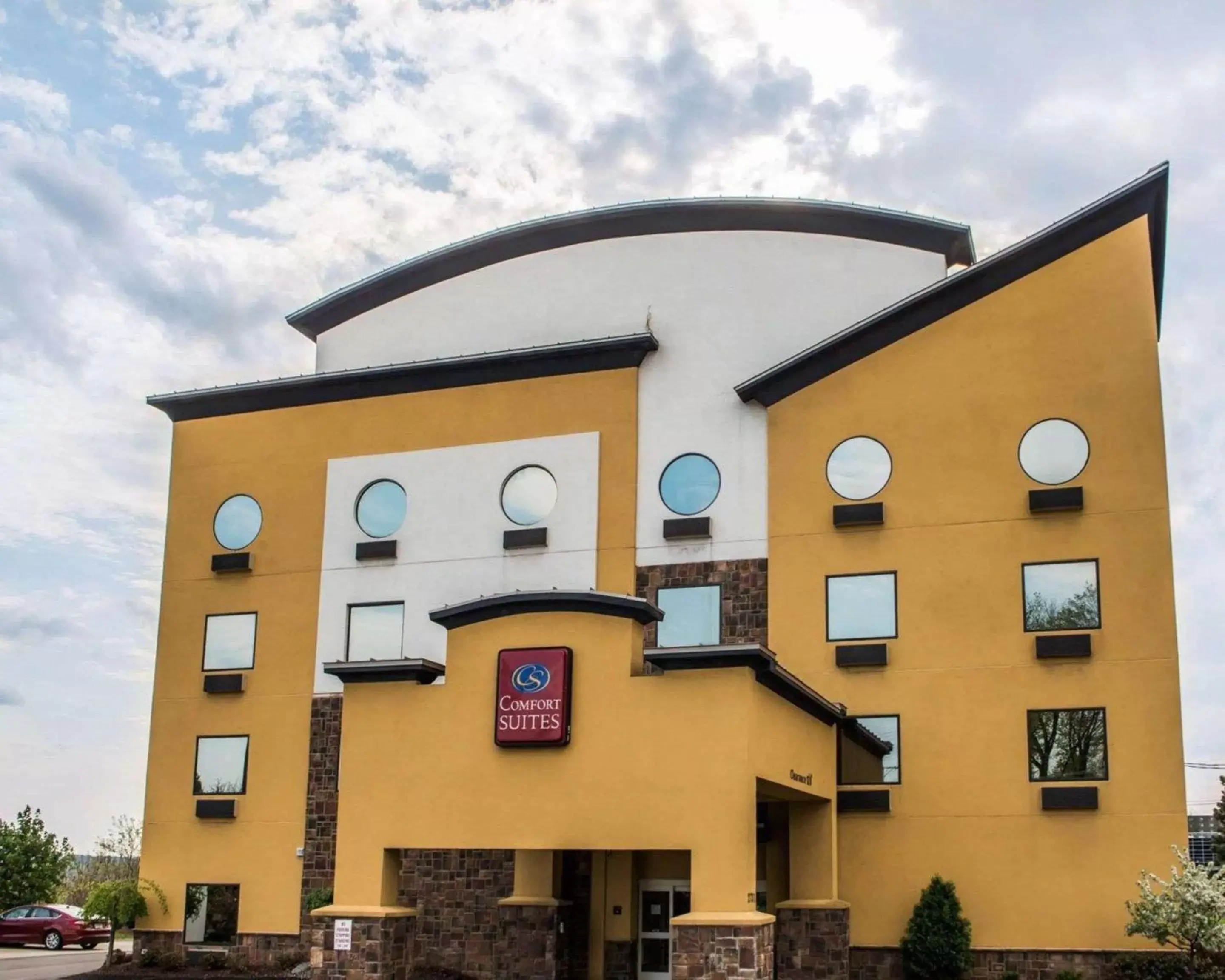 Property Building in Comfort Suites Monroeville