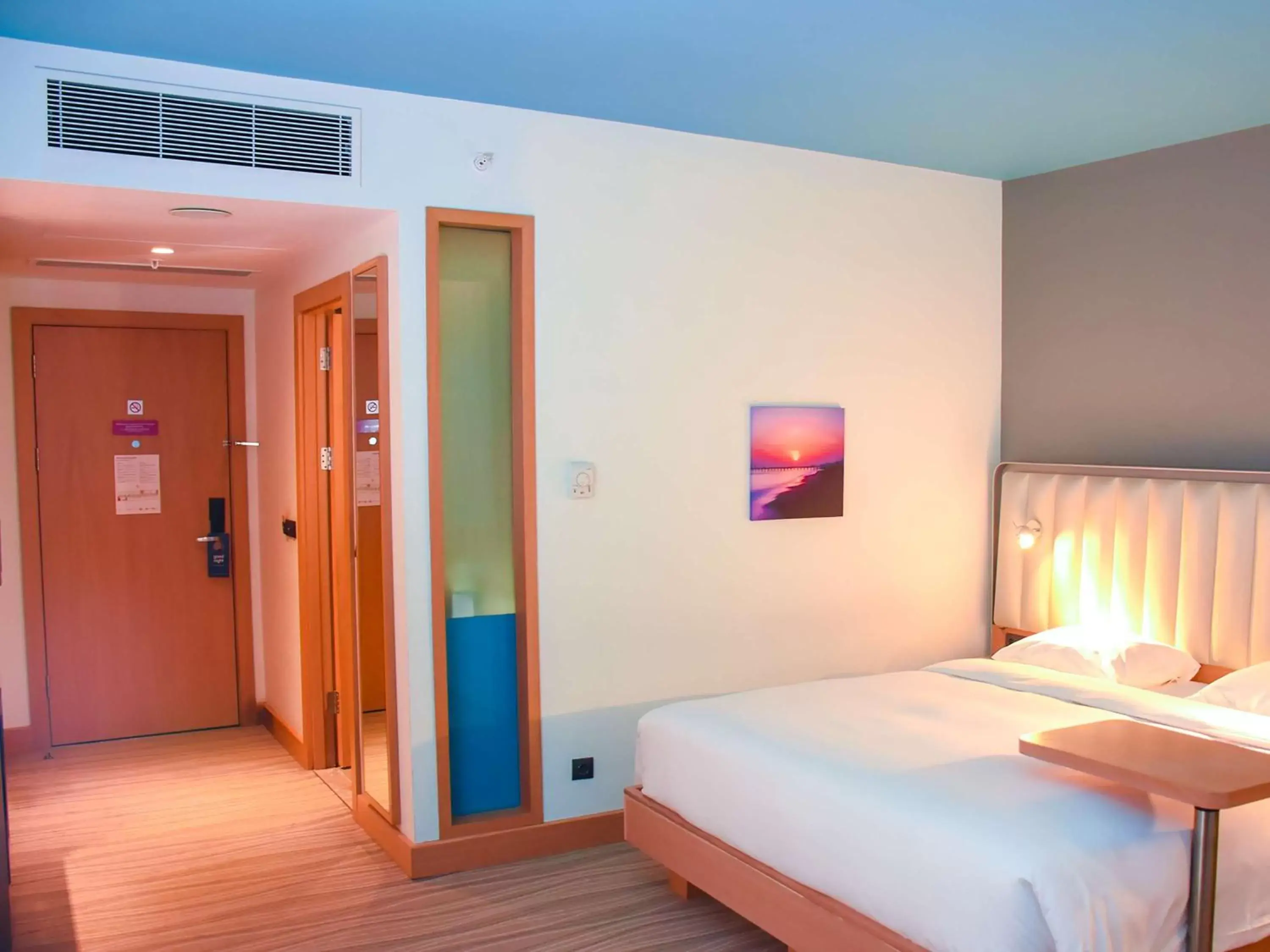 Shower, Bed in Park Inn by Radisson Samsun