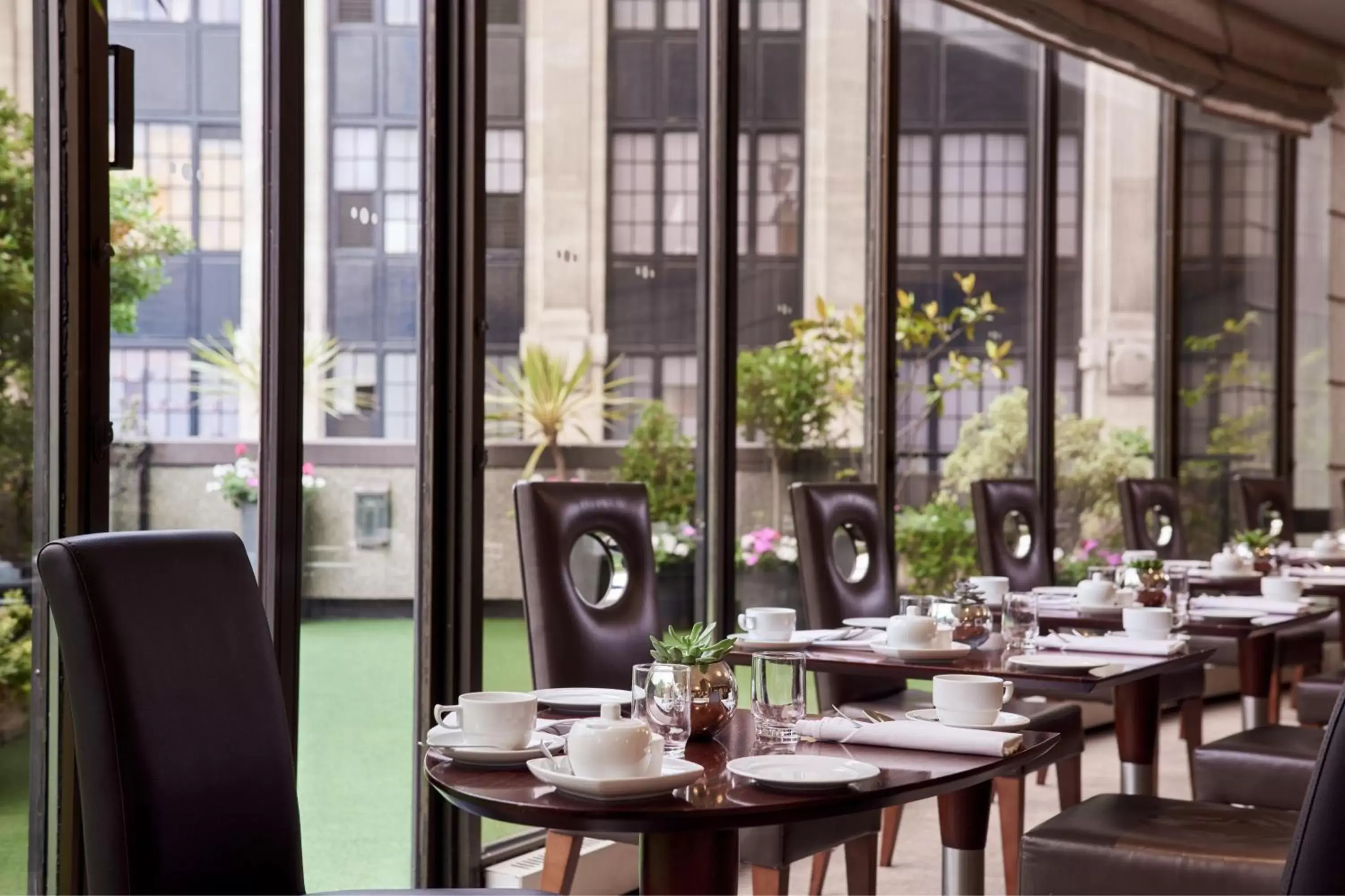 Restaurant/Places to Eat in The Park Tower Knightsbridge, a Luxury Collection Hotel, London