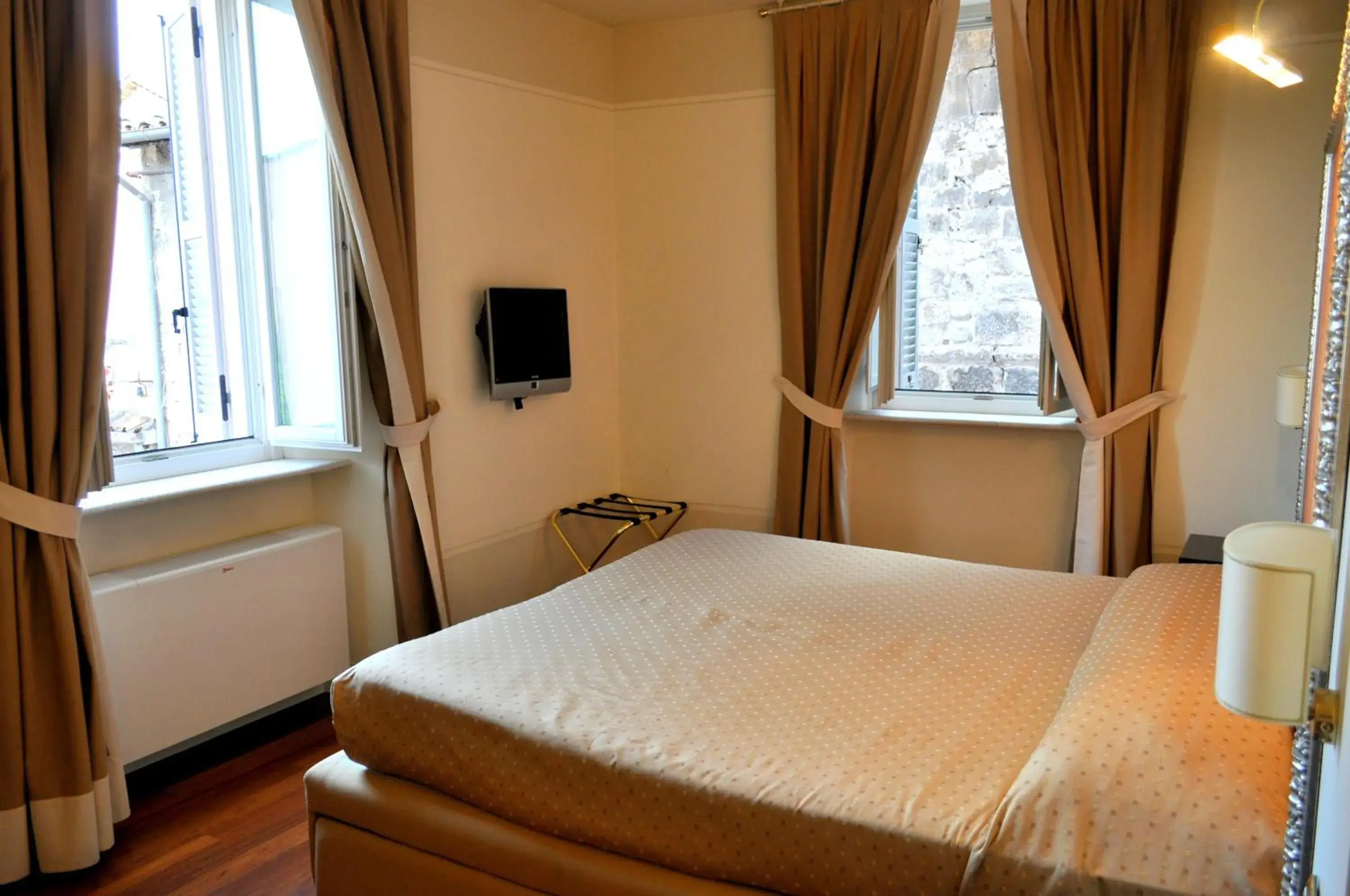 Photo of the whole room, Bed in Albergo Sant'Emidio