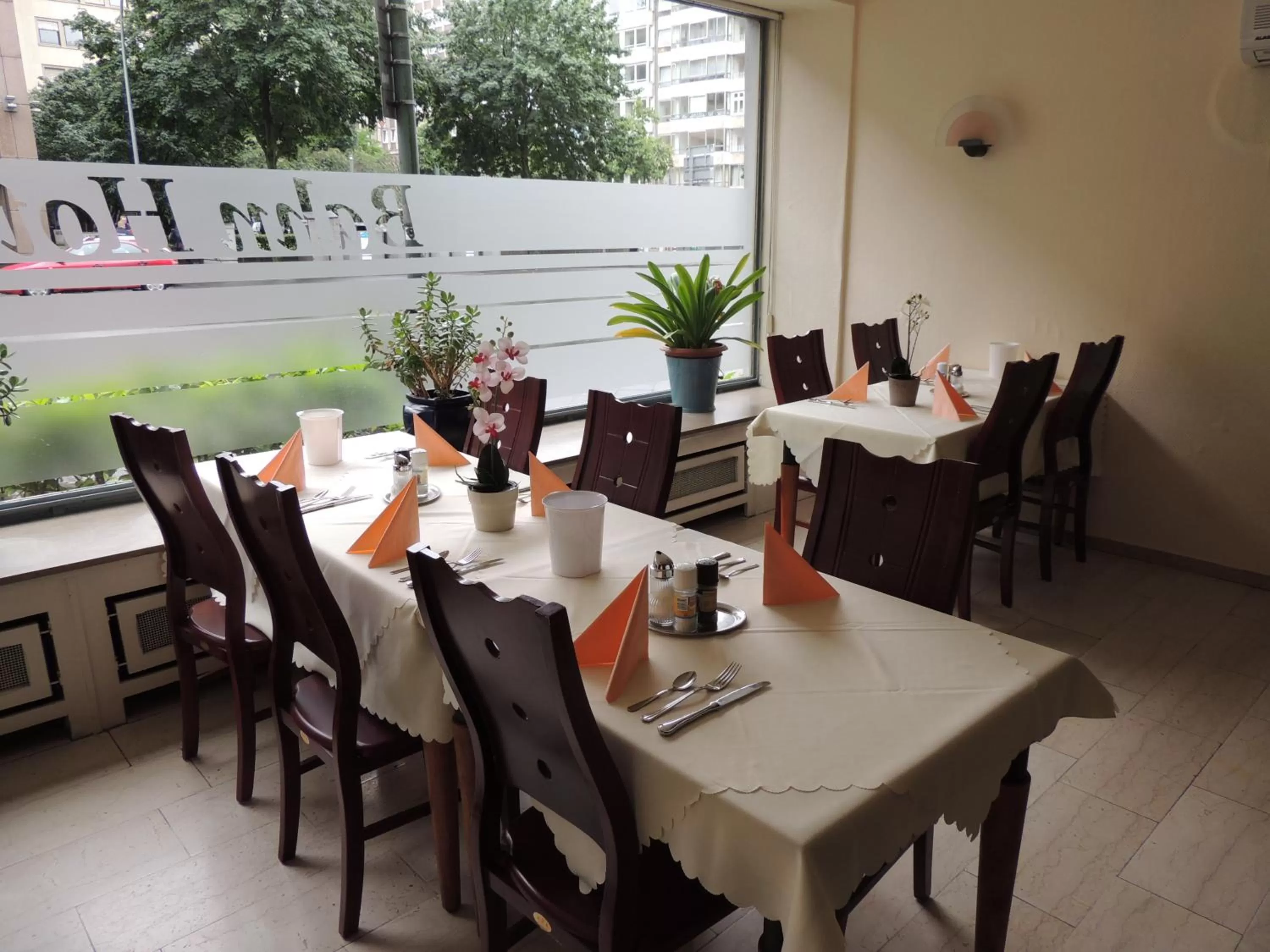 Restaurant/places to eat in Bahn-Hotel