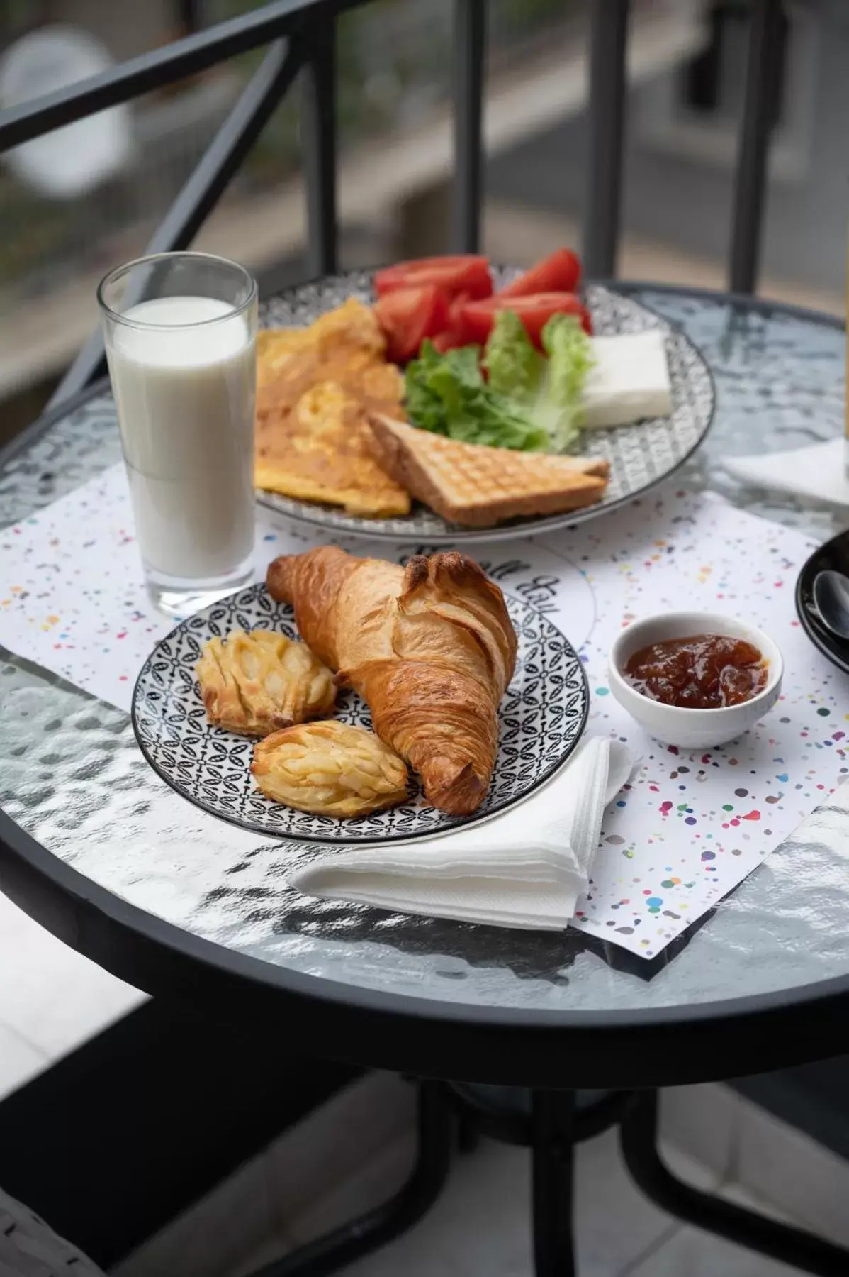 Breakfast in HOTEL_TIER