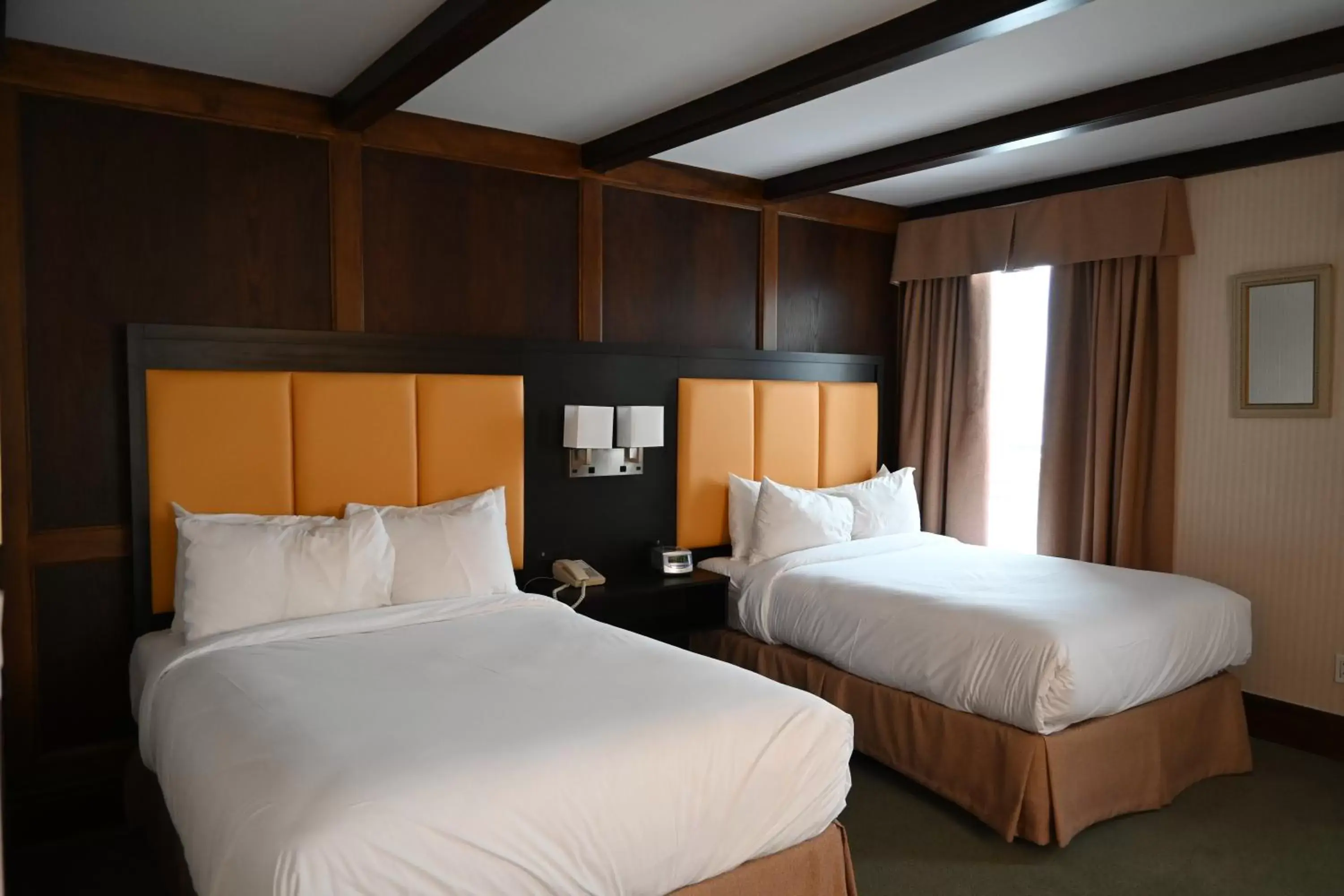 Bed in The Gananoque Inn & Spa