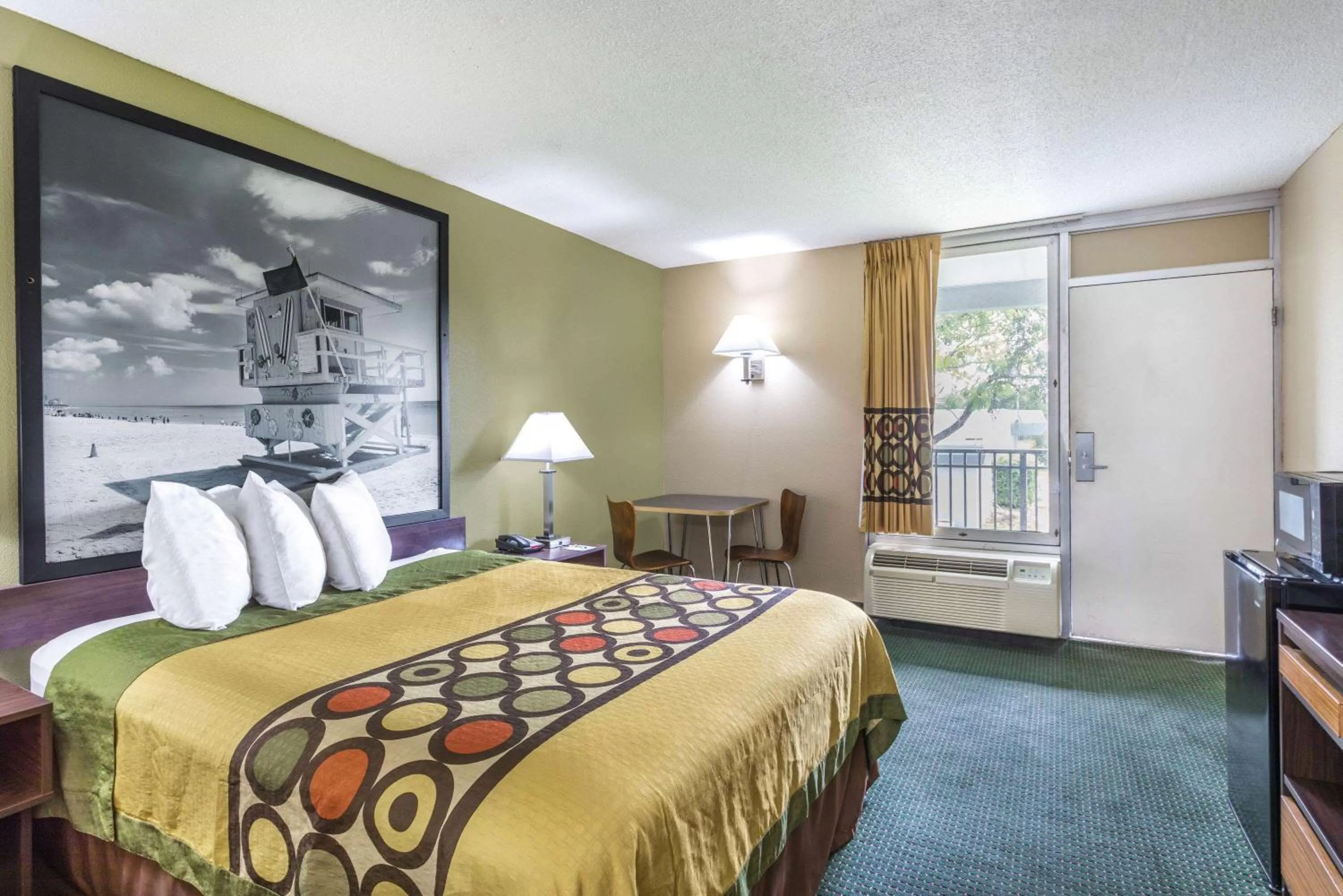 Photo of the whole room, Bed in Super 8 by Wyndham Ocala I-75