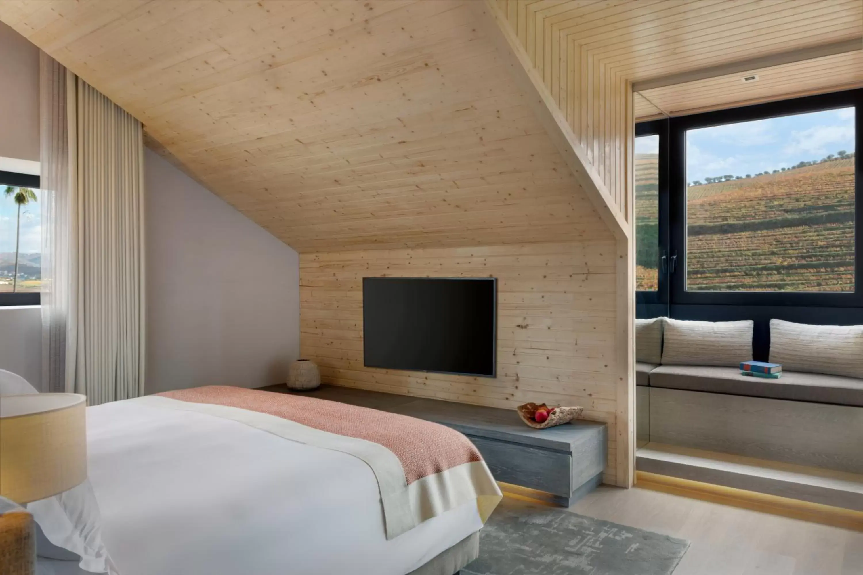 Bedroom, Bed in Six Senses Douro Valley