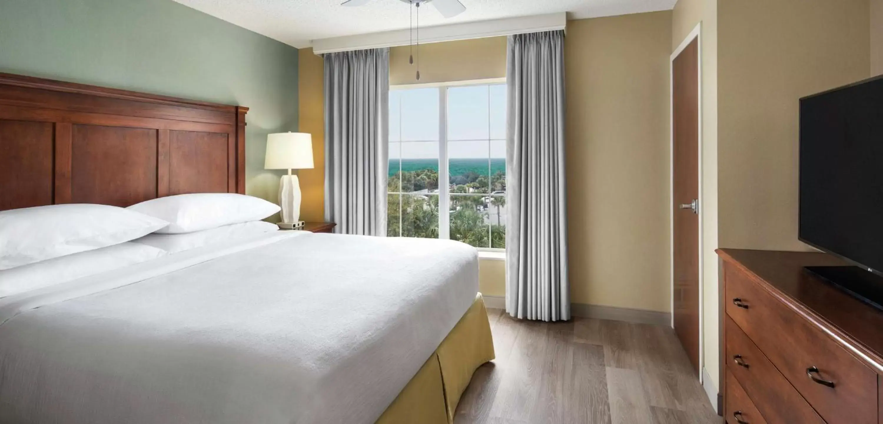 Bedroom, Bed in Embassy Suites by Hilton Destin Miramar Beach