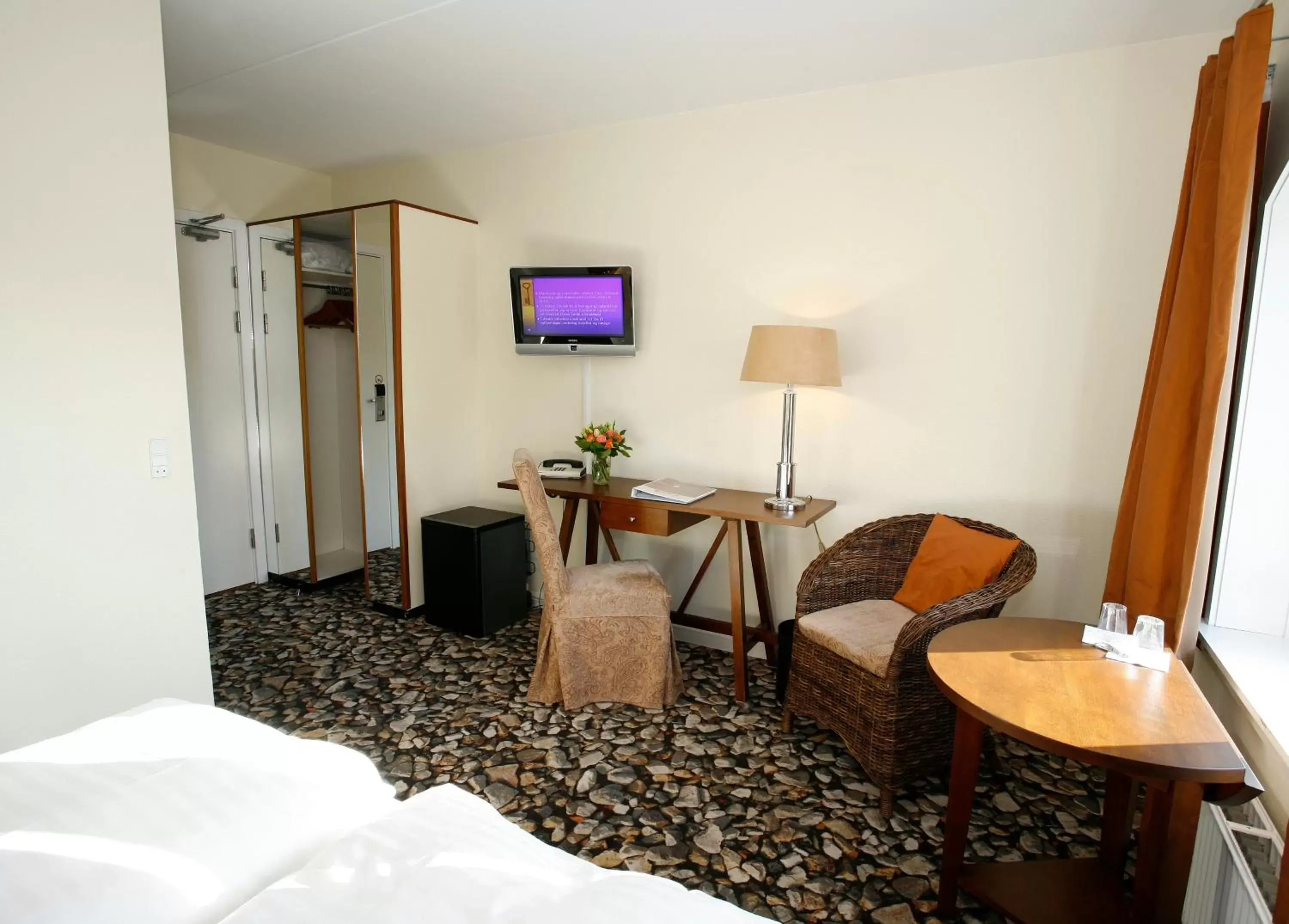 Living room, TV/Entertainment Center in Zleep Hotel Køge Living room, TV/Entertainment Center in Zleep Hotel Køge