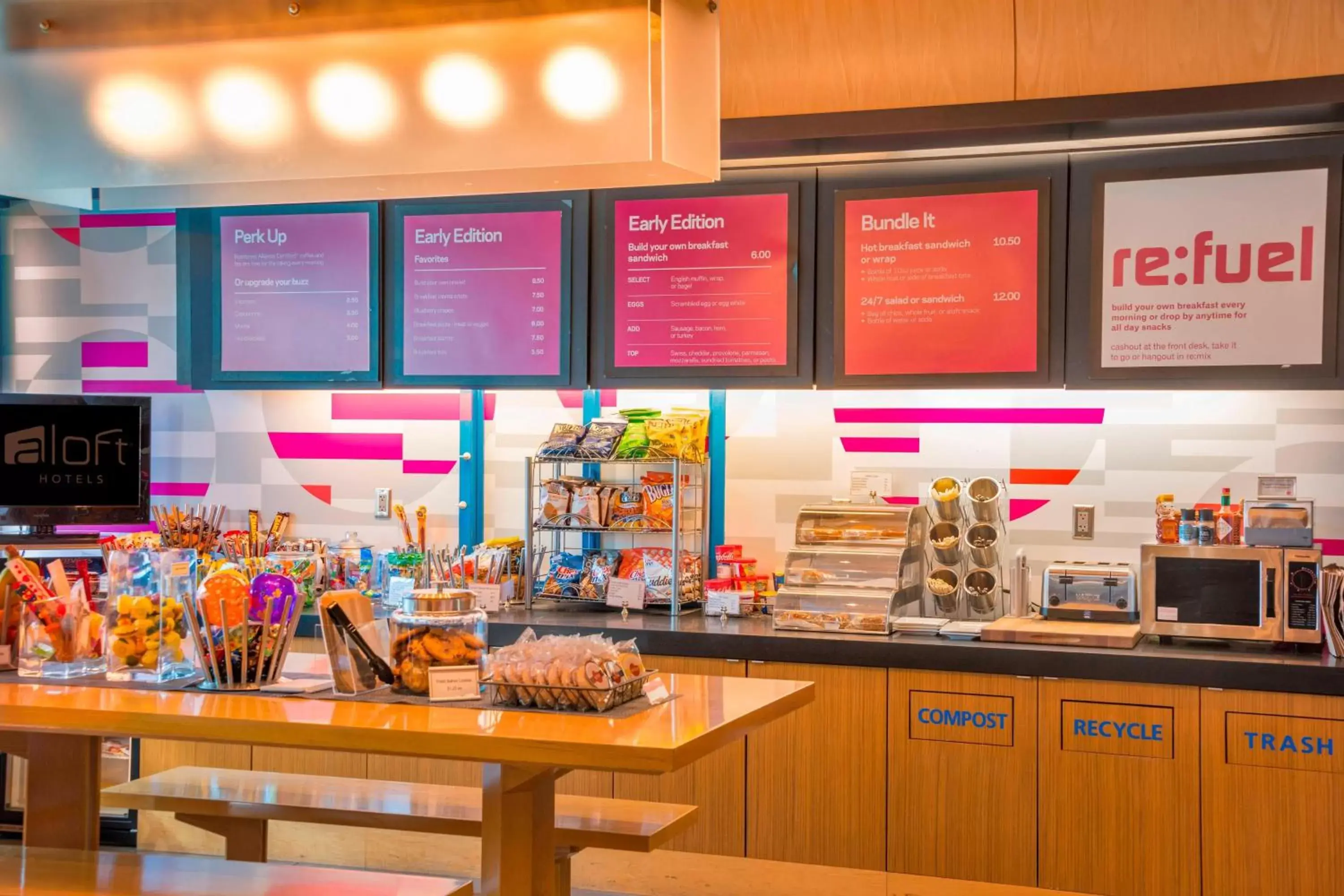 Restaurant/places to eat in Aloft Portland Airport Hotel at Cascade Station