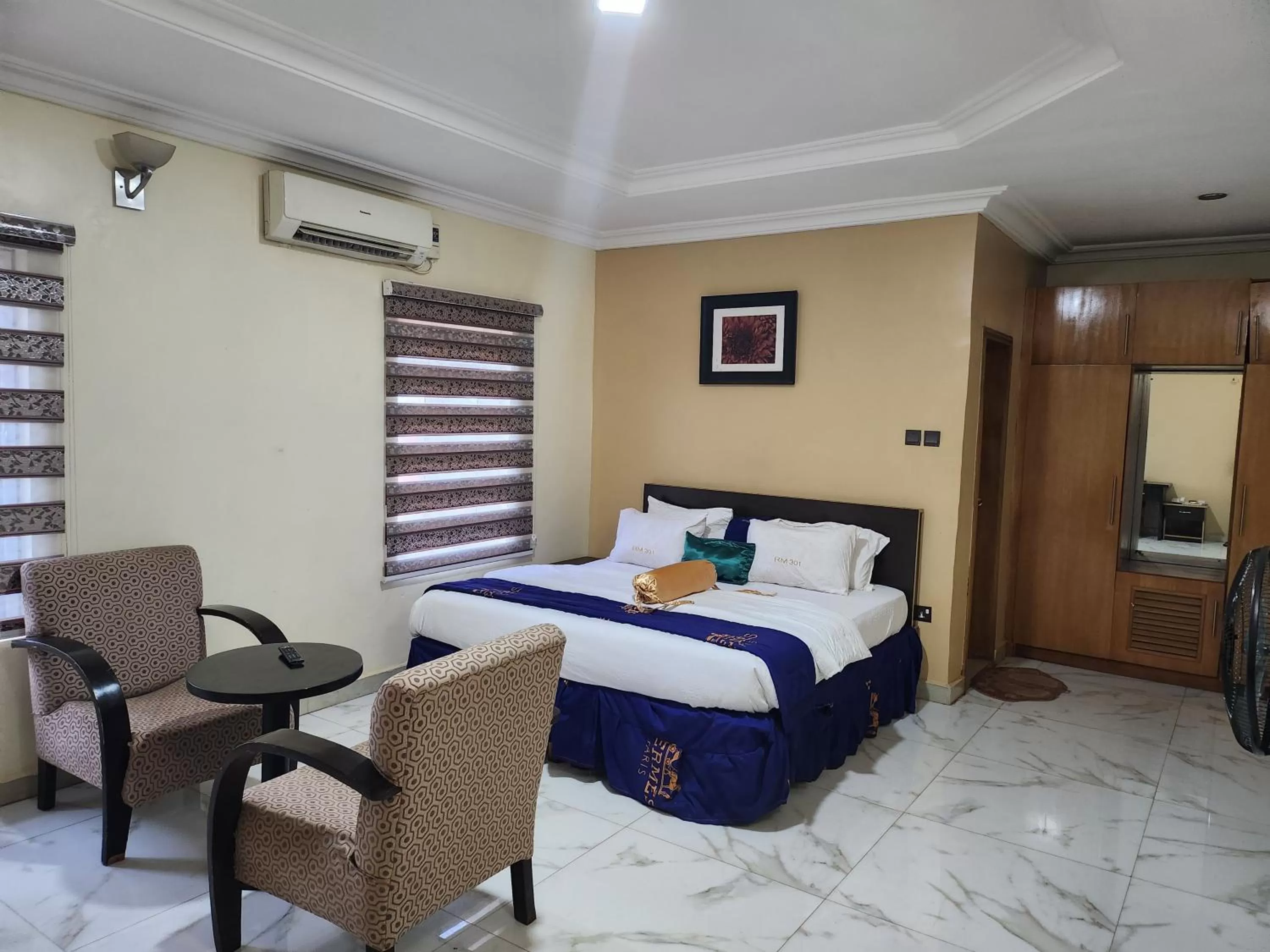 Bed in Nue-Crest Hotels & Suites