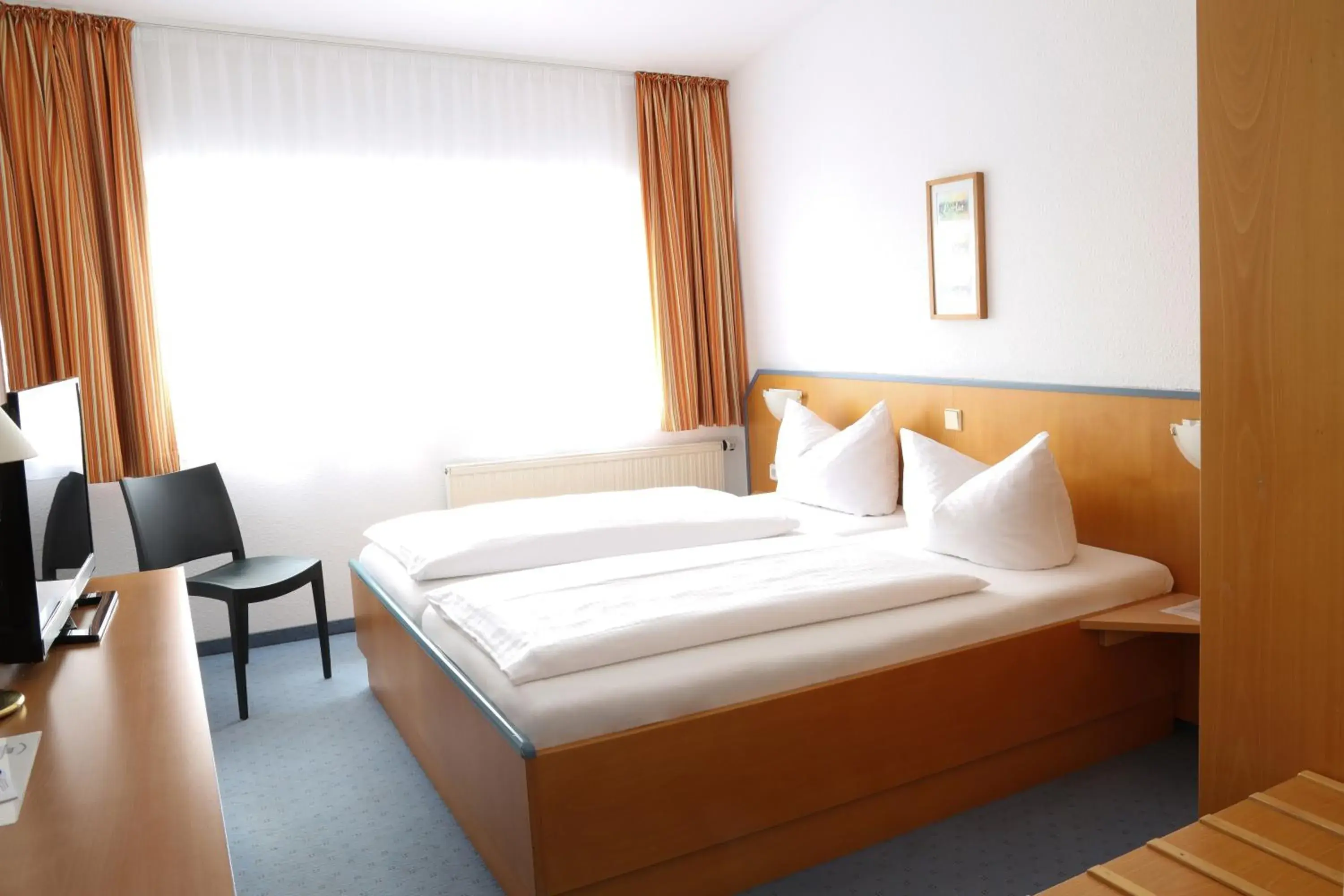 Photo of the whole room, Bed in Businesshotel Berlin