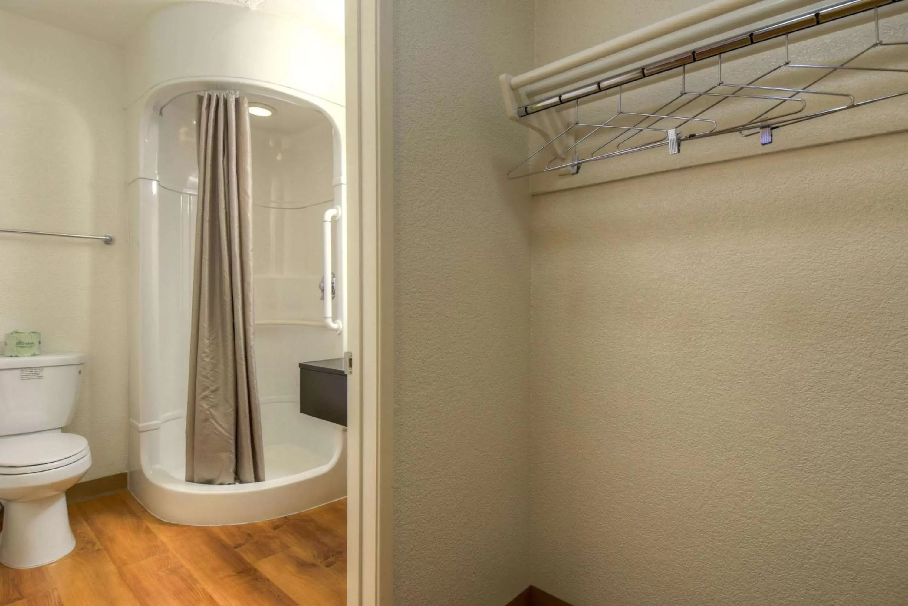 Shower, Bathroom in Motel 6-San Ysidro, CA - San Diego - Border