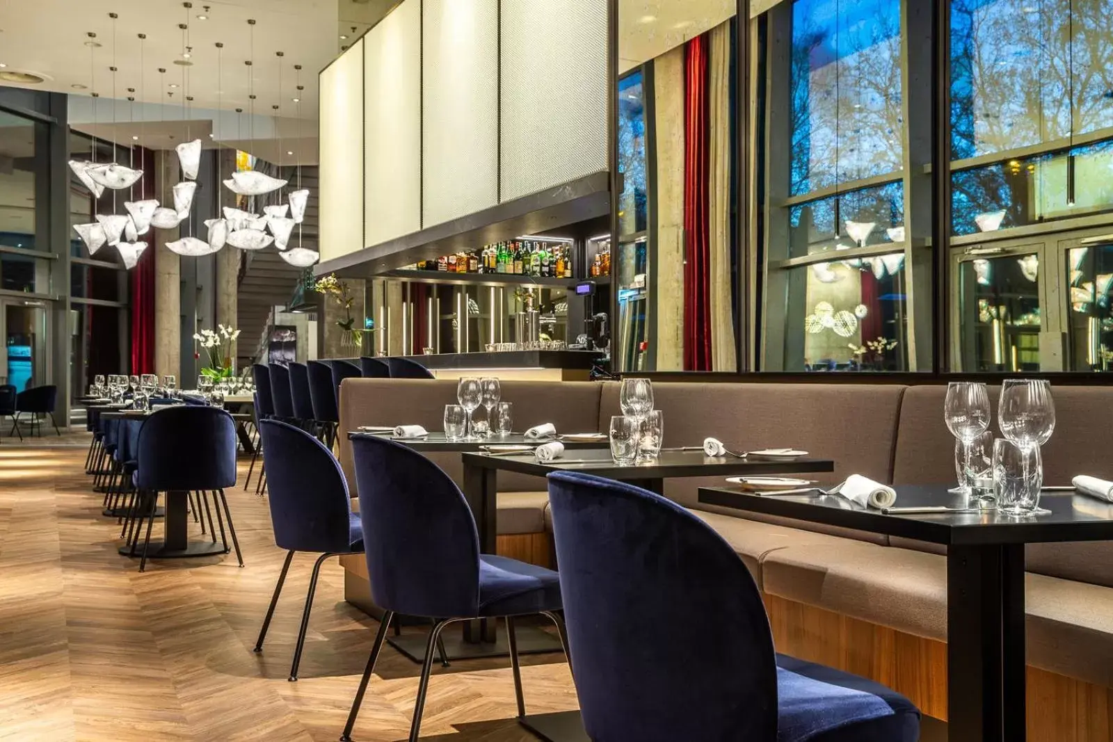 Lounge or bar, Restaurant/Places to Eat in Radisson Blu Hotel Frankfurt